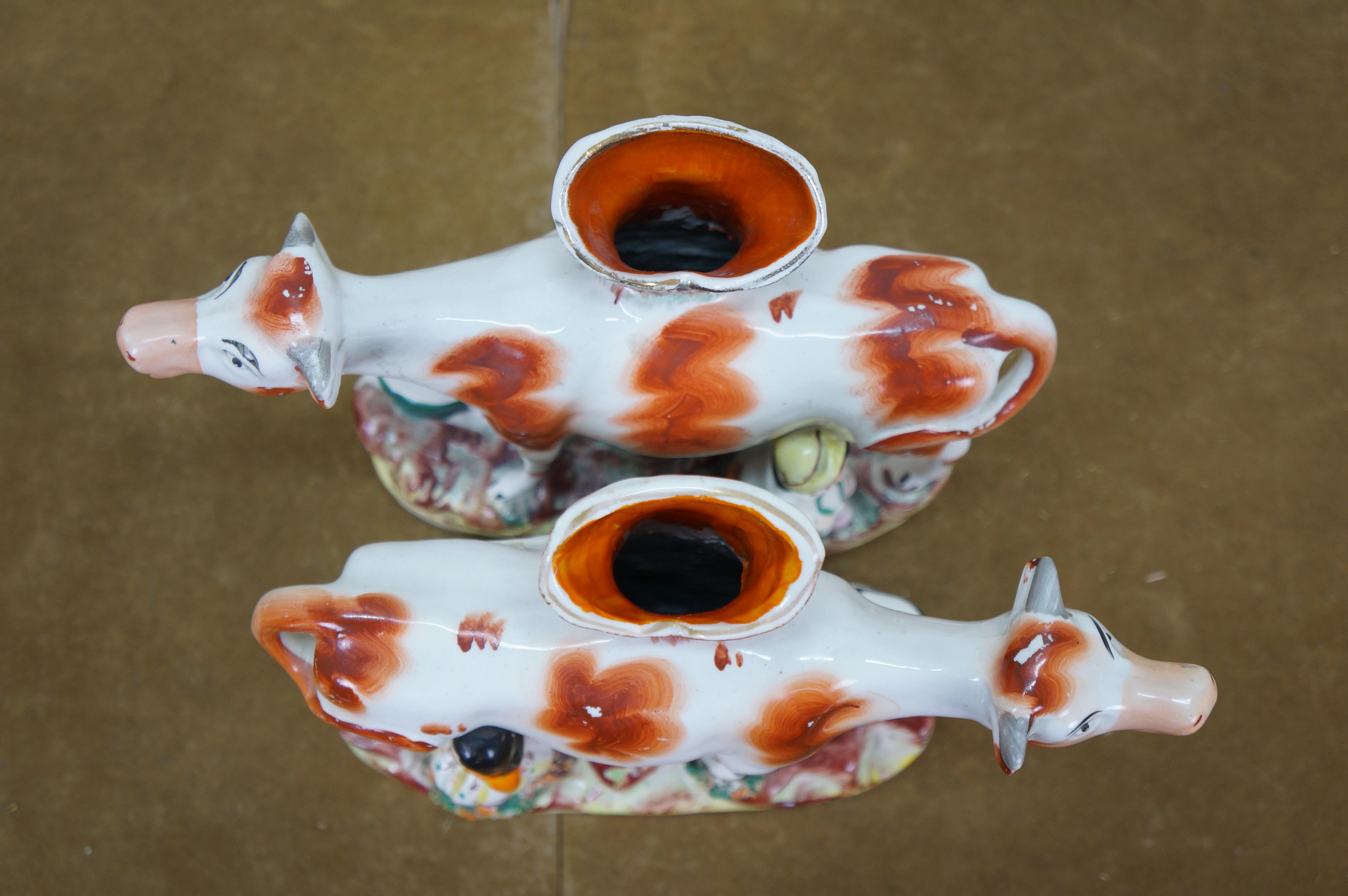 2 Paire de vases anciens en porcelaine à fond plat du Staffordshire du 19e C. Vache laitière renversée en vente 2