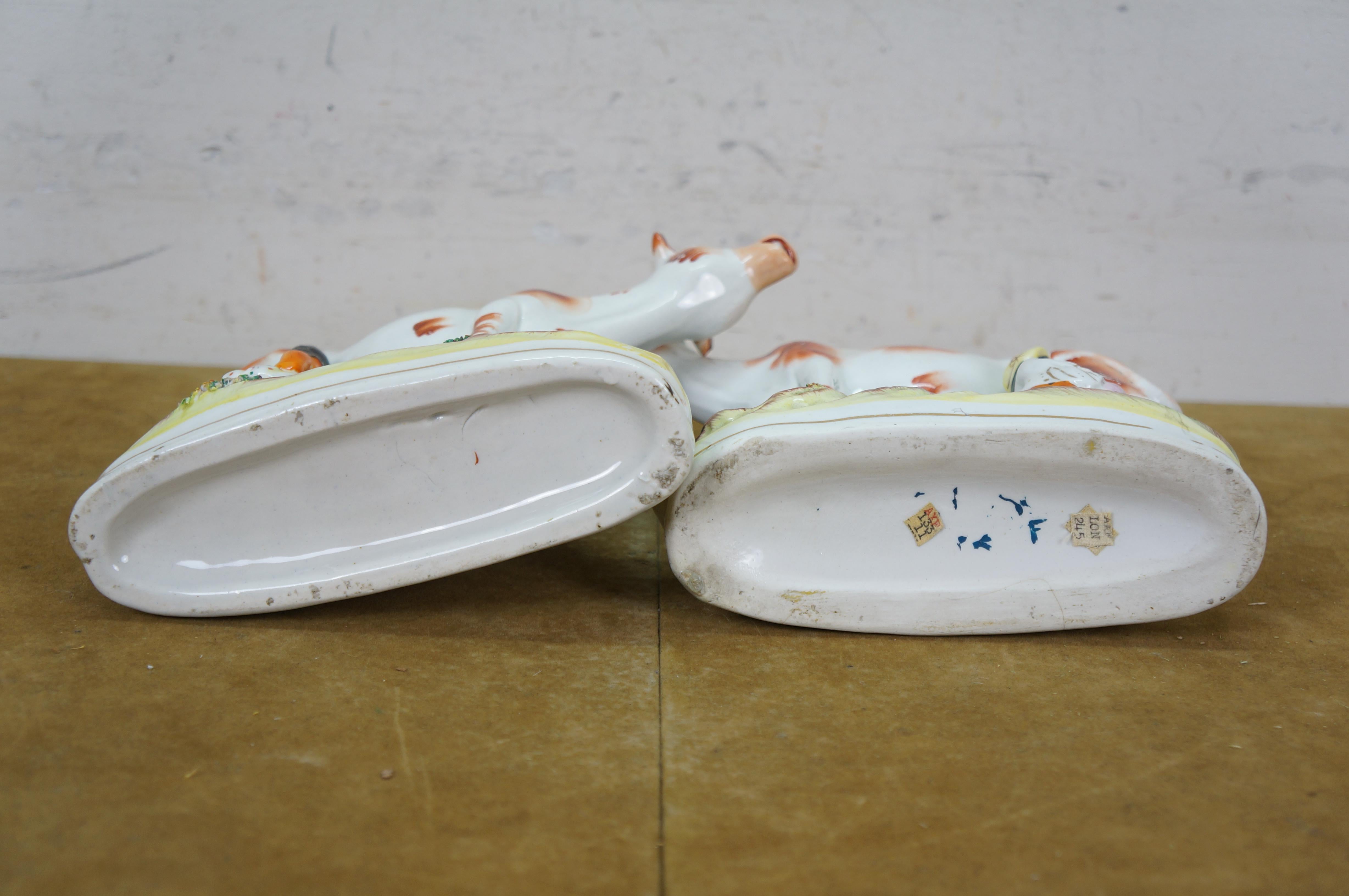 2 Paire de vases anciens en porcelaine à fond plat du Staffordshire du 19e C. Vache laitière renversée en vente 3