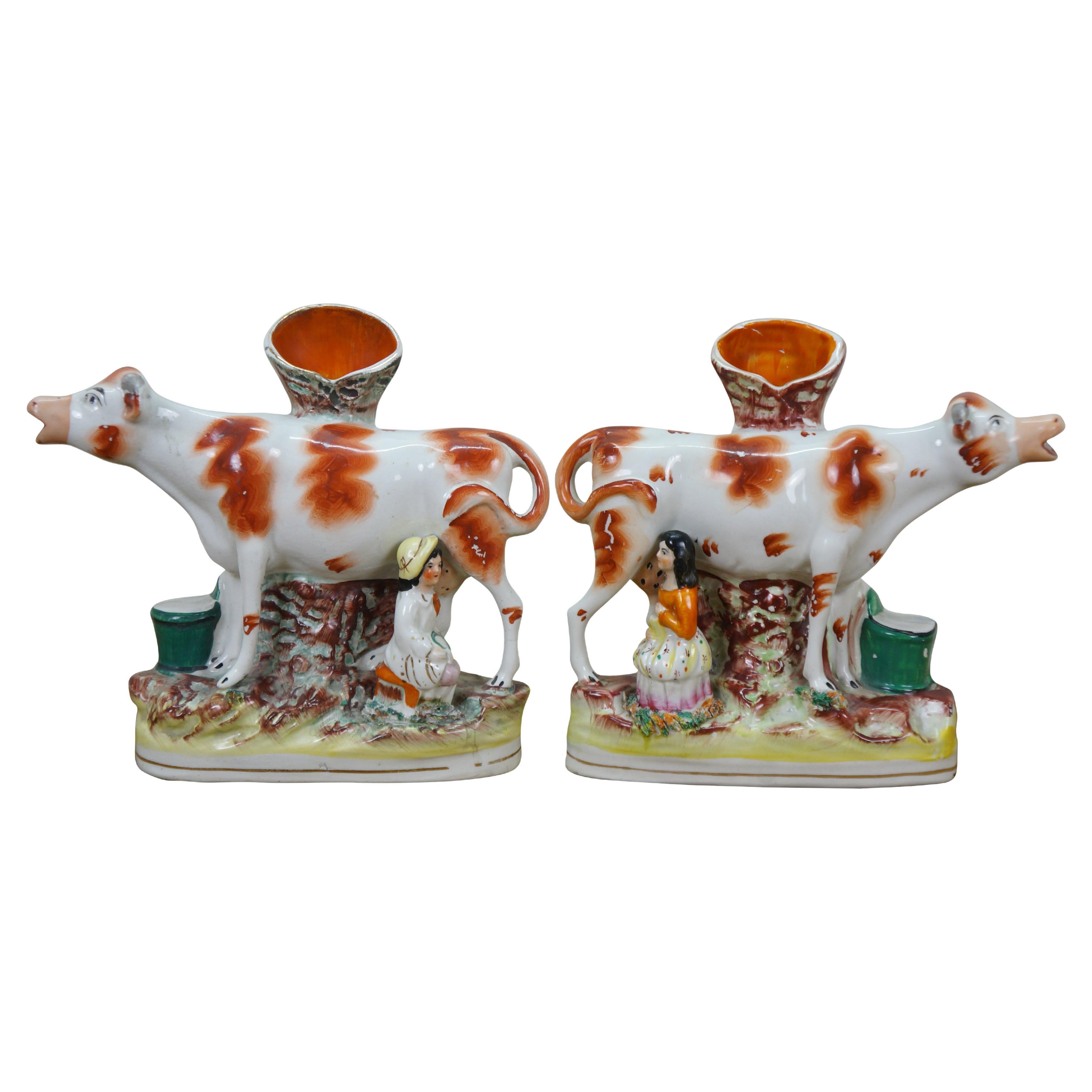 2 Antica coppia di vasi in porcellana di Staffordshire del 19° secolo, con fondo piatto, per la mucca e la lattiera