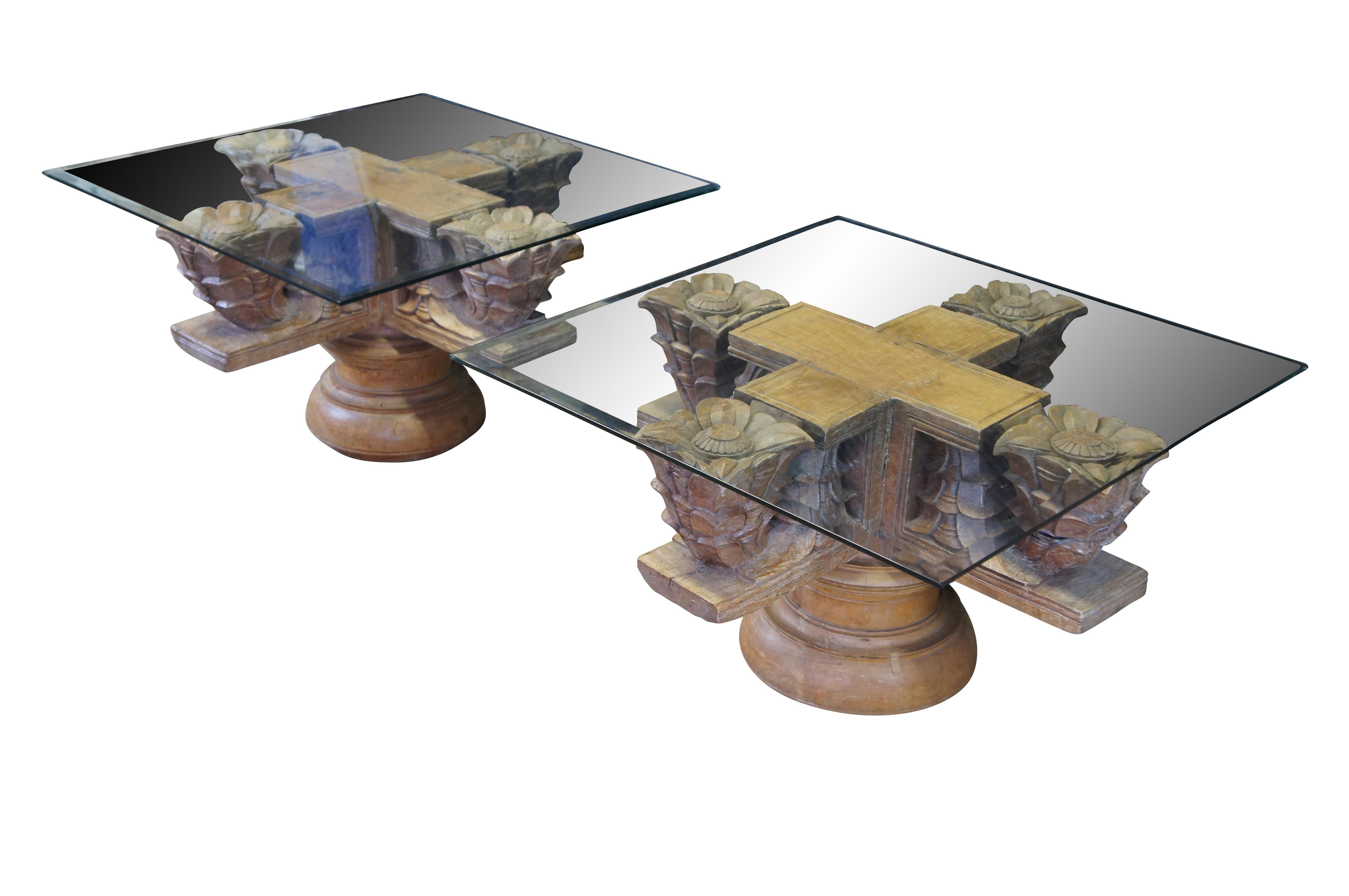2 antike architektonische Couchtische aus aufgearbeitetem Teakholz mit dekorativem Tempelsockel aus Teakholz (Anglo-indisch) im Angebot