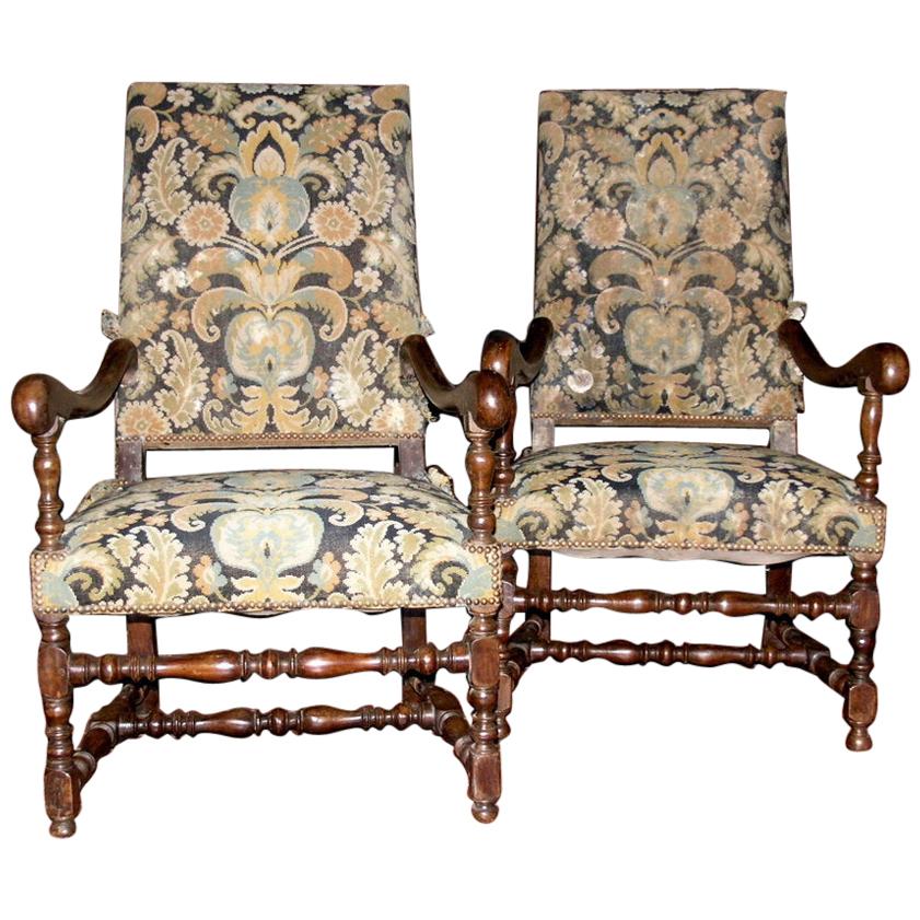 2 Antique Armchairs, Set in Walnut, Original Fabric, Louis XIV Spool, 1600 Italy For Sale