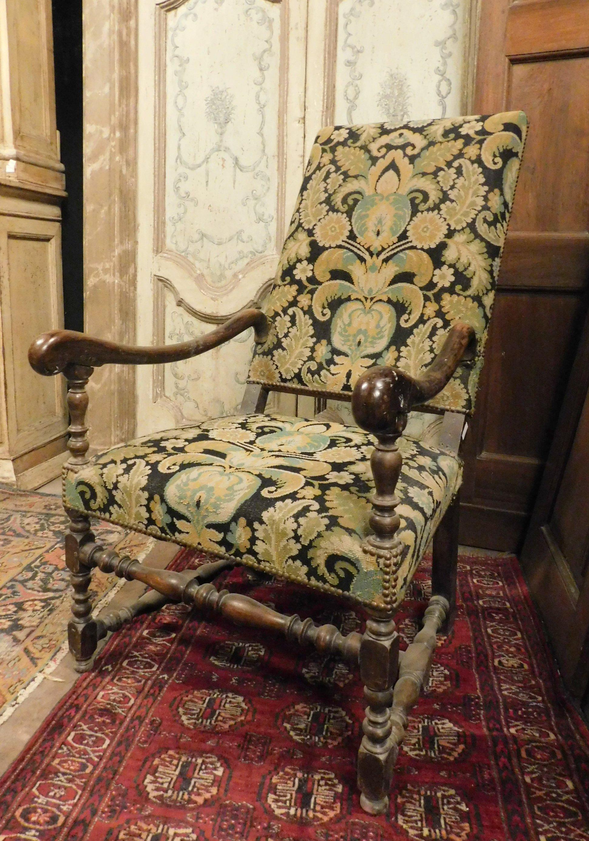 Ensemble de 2 fauteuils très anciens, entièrement sculptés à la main dans du bois de noyer précieux, construits selon la méthode de la bobine, de style Louis XIV, avec tissu de brocart dans les tons noirs et verts, originaux et en excellent état,