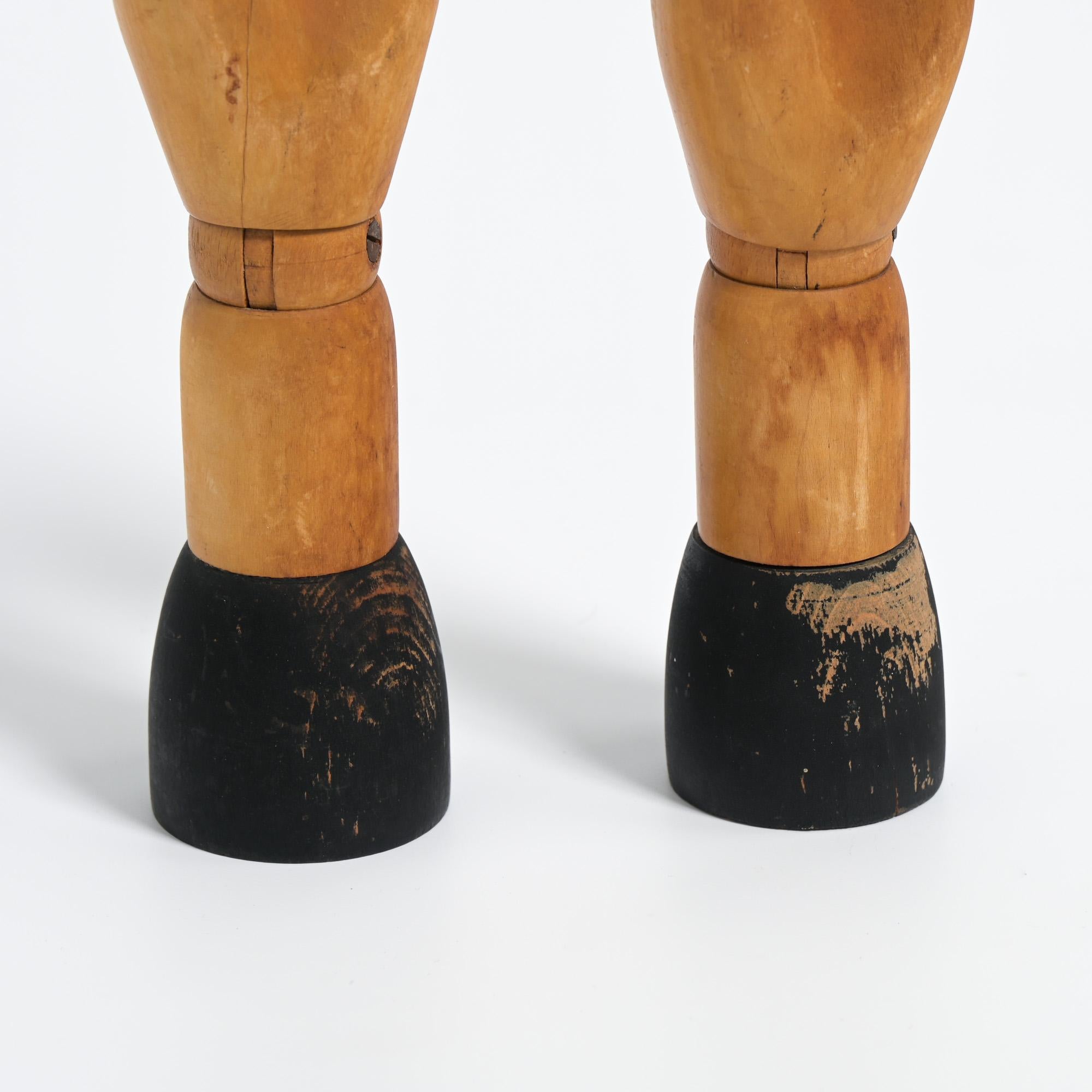 2 antiche mani articolate in legno da esposizione in vendita 1
