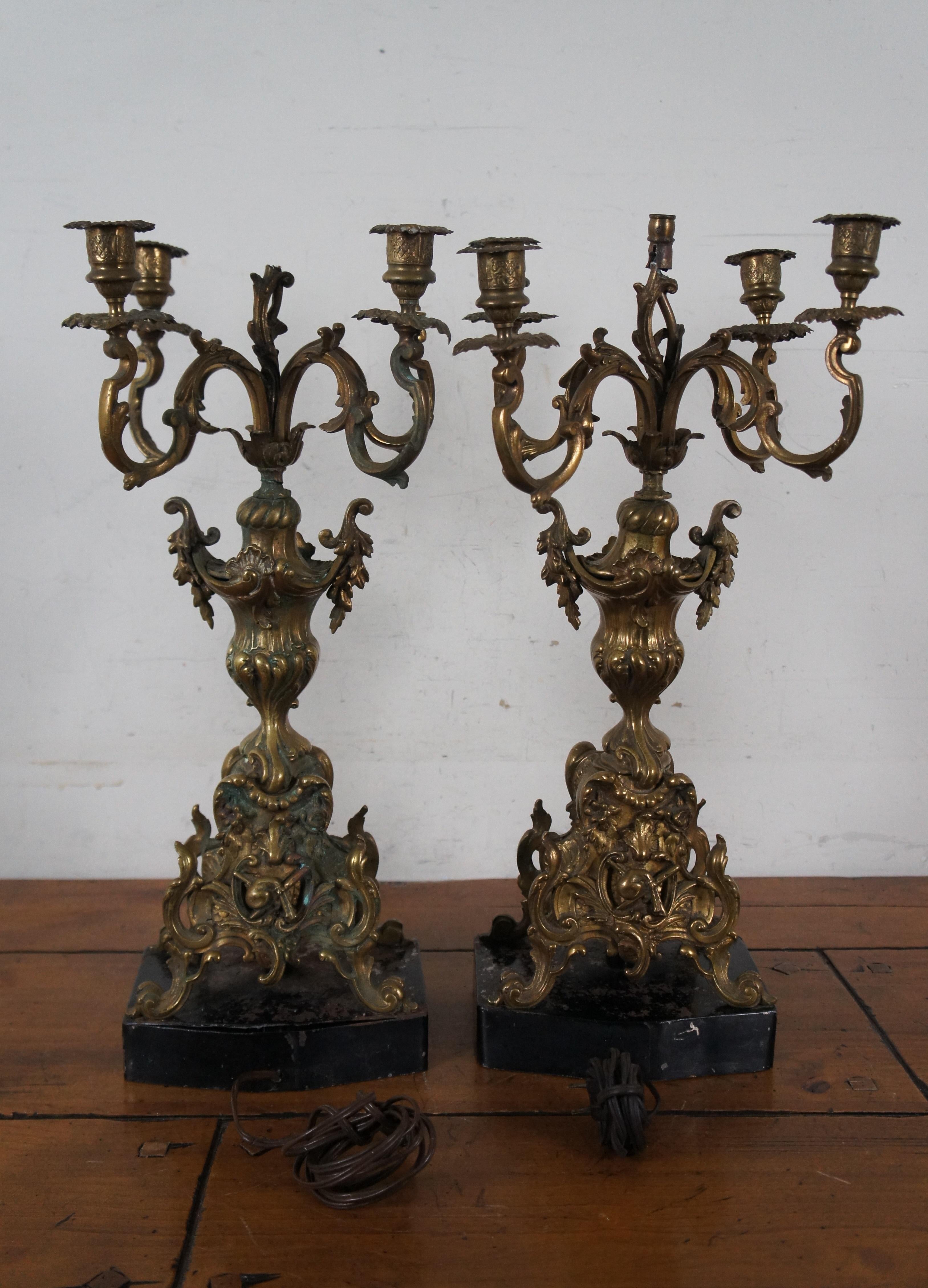 Bronze 2 Candélabres baroques anciens à 4 bras Porte-bougies convertis Lampes de 20 pouces en vente