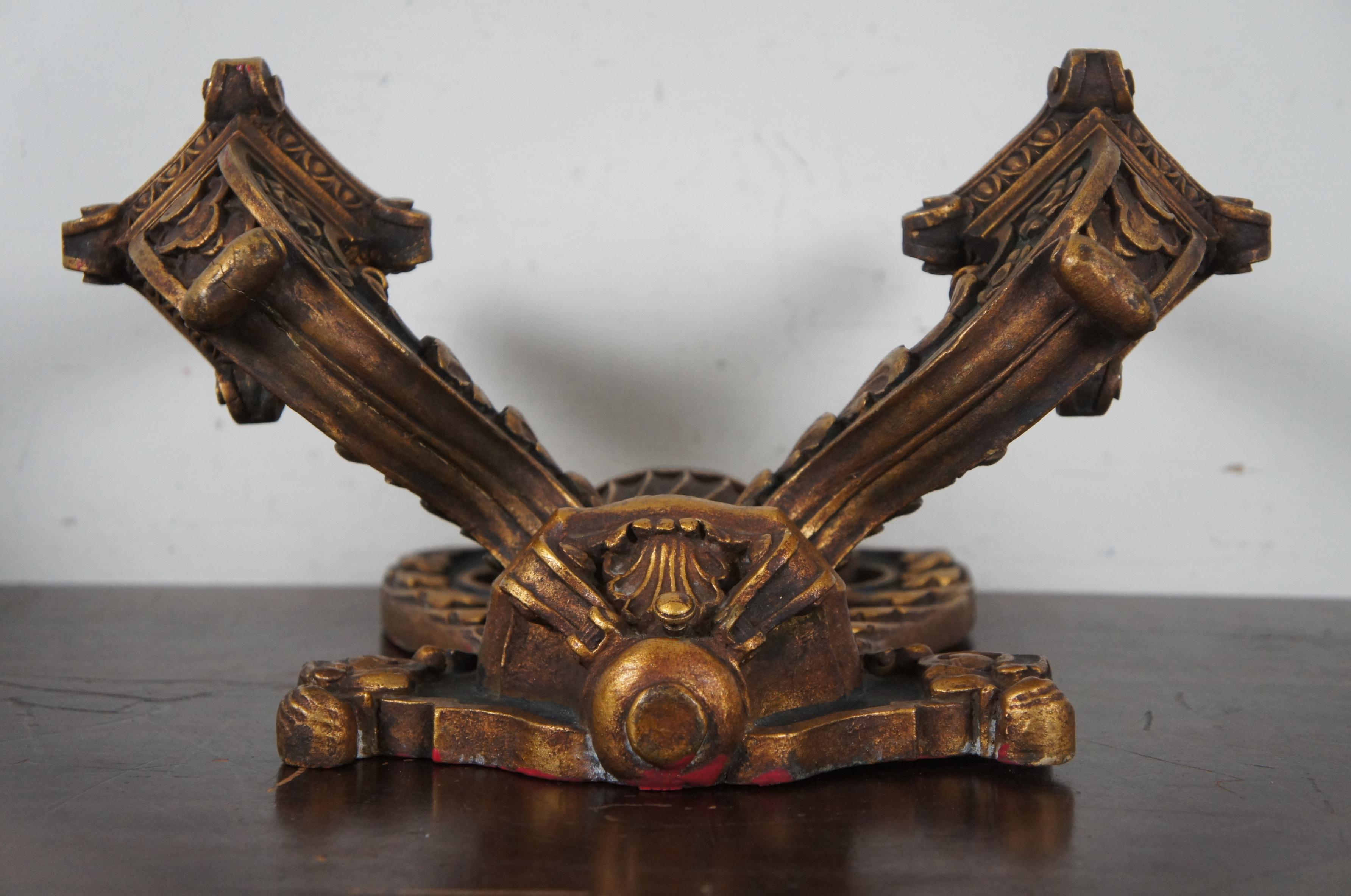 Legno massiccio 2 antiche candelabre da parete a due luci intagliate in stile barocco-revival neoclassico in vendita