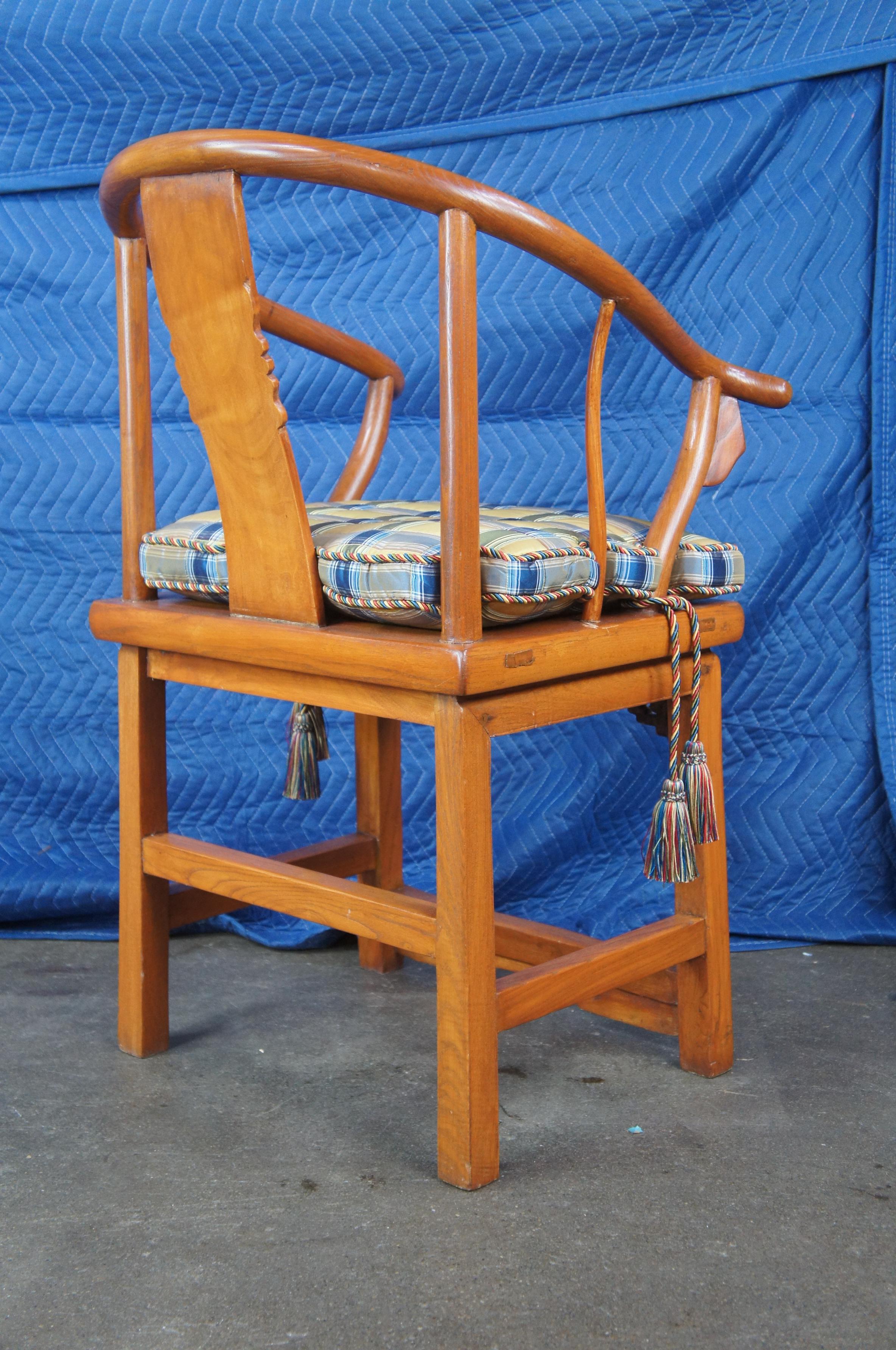 2 Antique Chinese Elm Qing Dynasty Horseshoe Club Lounge Yoke Arm Chairs Pair In Good Condition For Sale In Dayton, OH