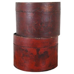2 boîtes à thé chinoises anciennes en laque rouge et bois cintré à motifs floraux en forme de boîte de 15 pouces