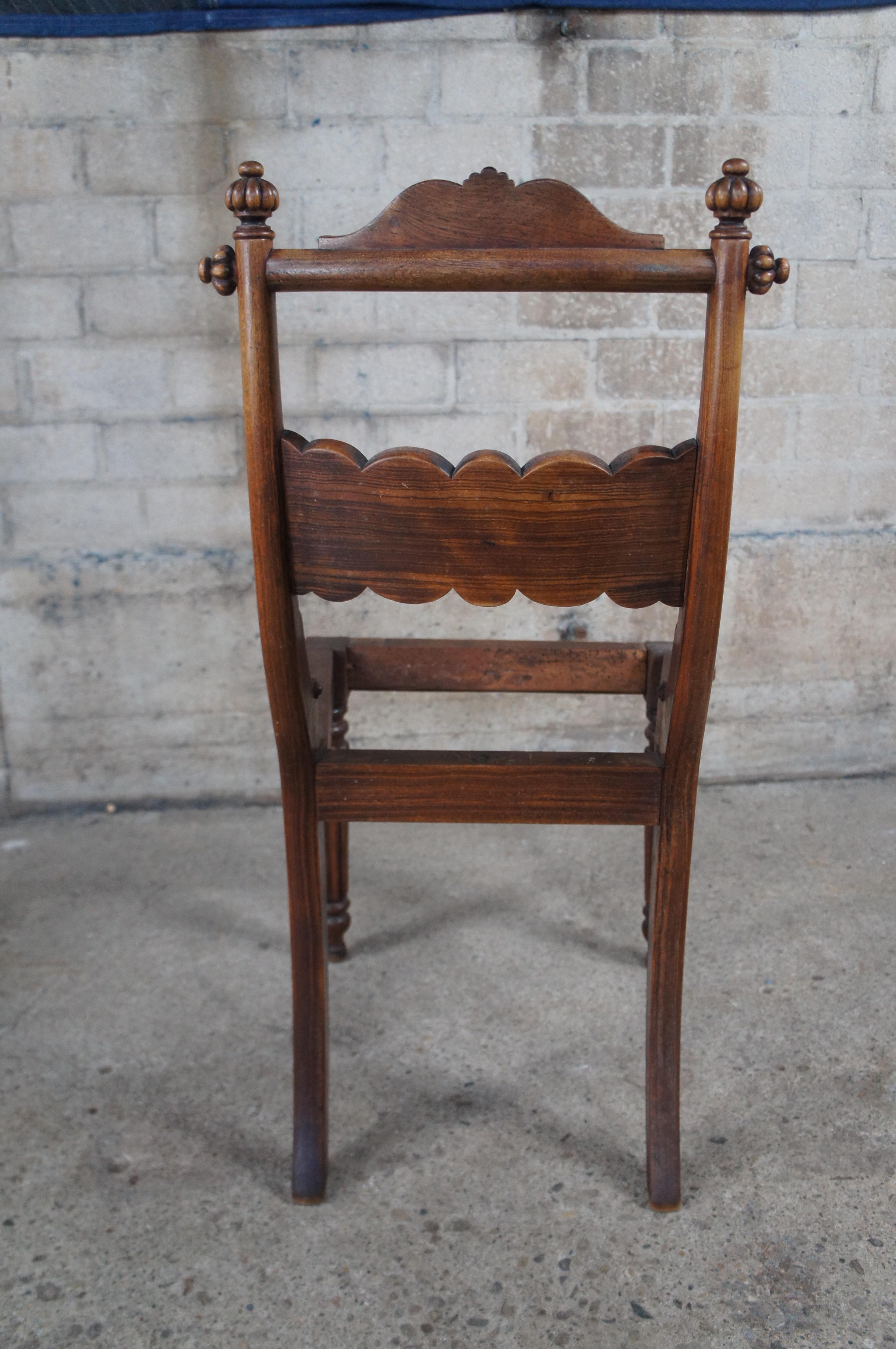 2 Anciennes chaises de salle à manger en palissandre sculpté de style Régence anglaise Paire en vente 4