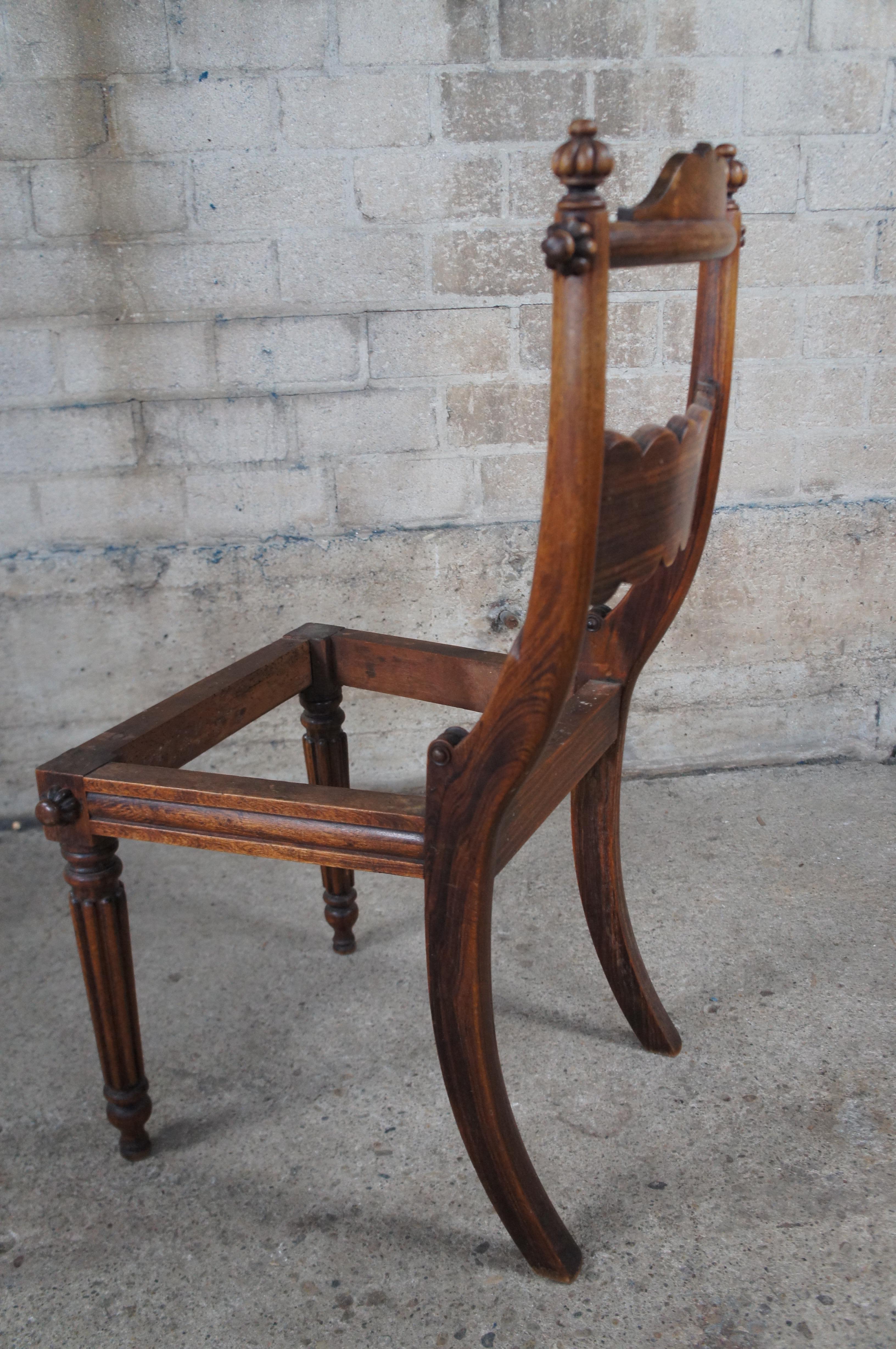 2 Anciennes chaises de salle à manger en palissandre sculpté de style Régence anglaise Paire en vente 5