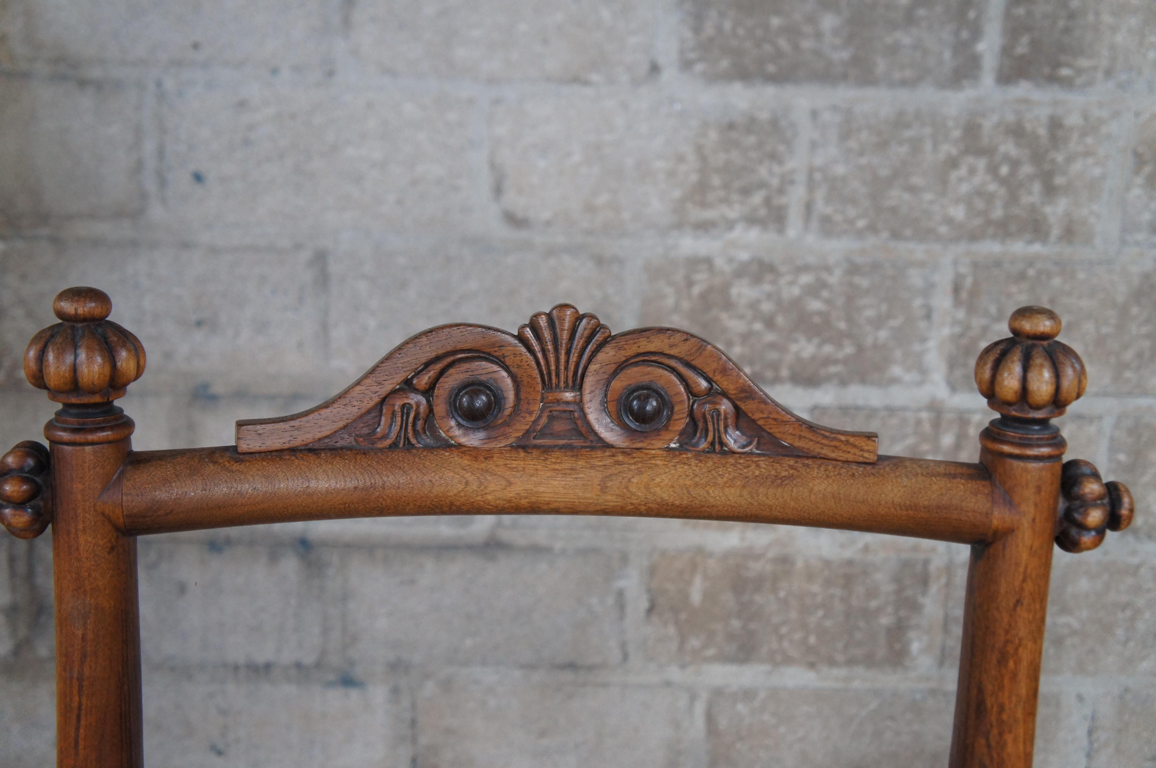 Début du XIXe siècle 2 Anciennes chaises de salle à manger en palissandre sculpté de style Régence anglaise Paire en vente