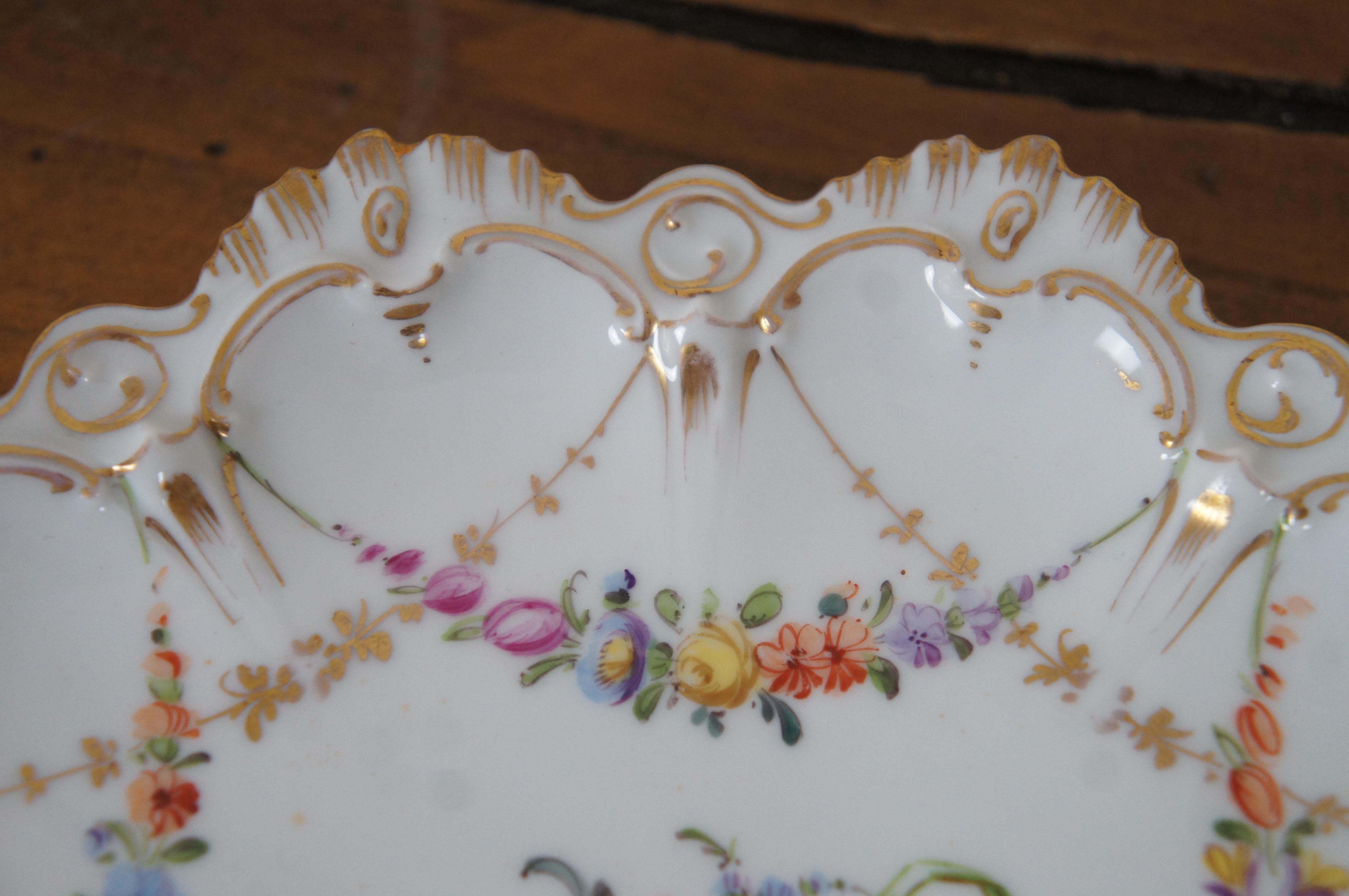 2 Antiquités Franziska Hirsch Dresden Porcelain Polychrome Scalloped Floral Plates en vente 2