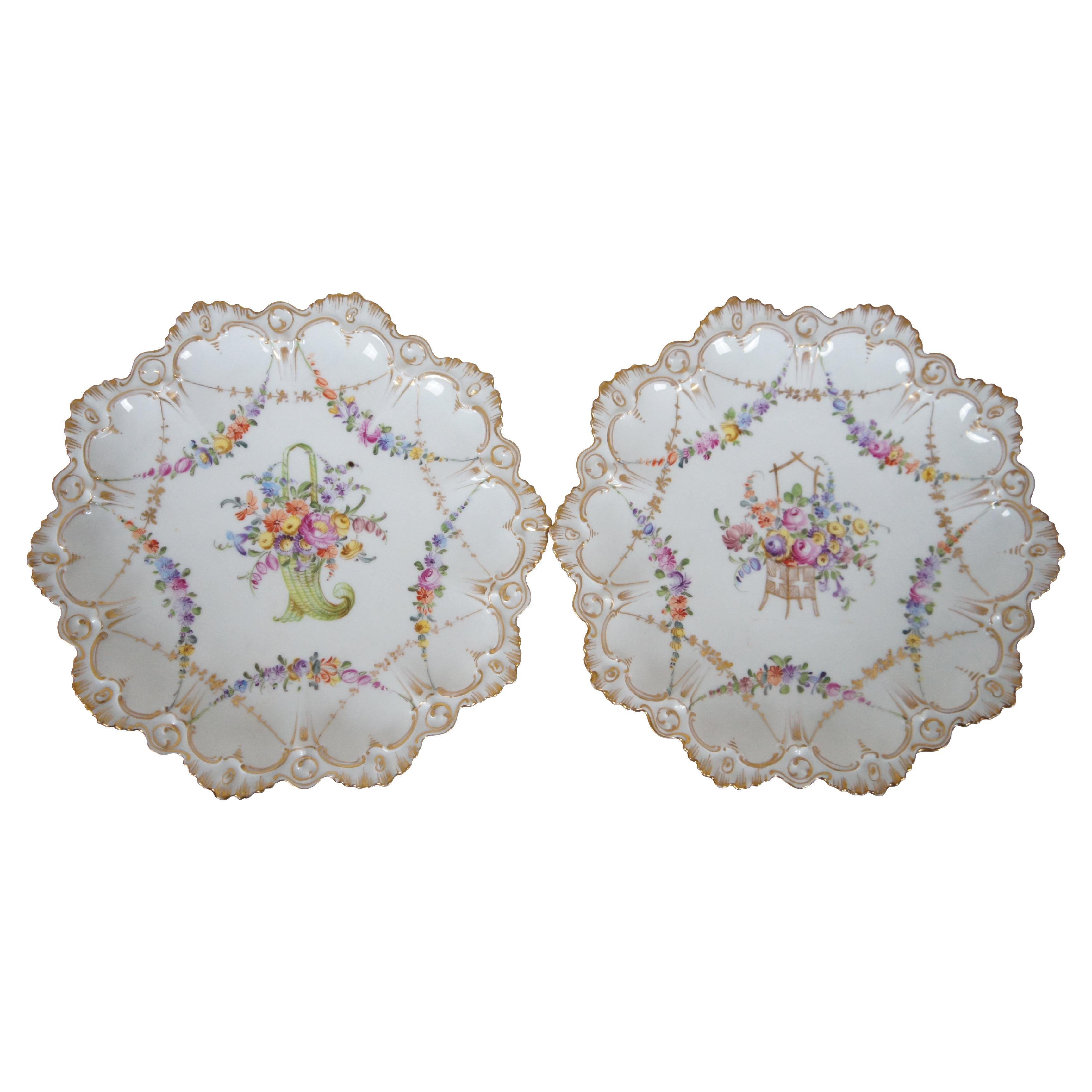 2 Antiquités Franziska Hirsch Dresden Porcelain Polychrome Scalloped Floral Plates en vente