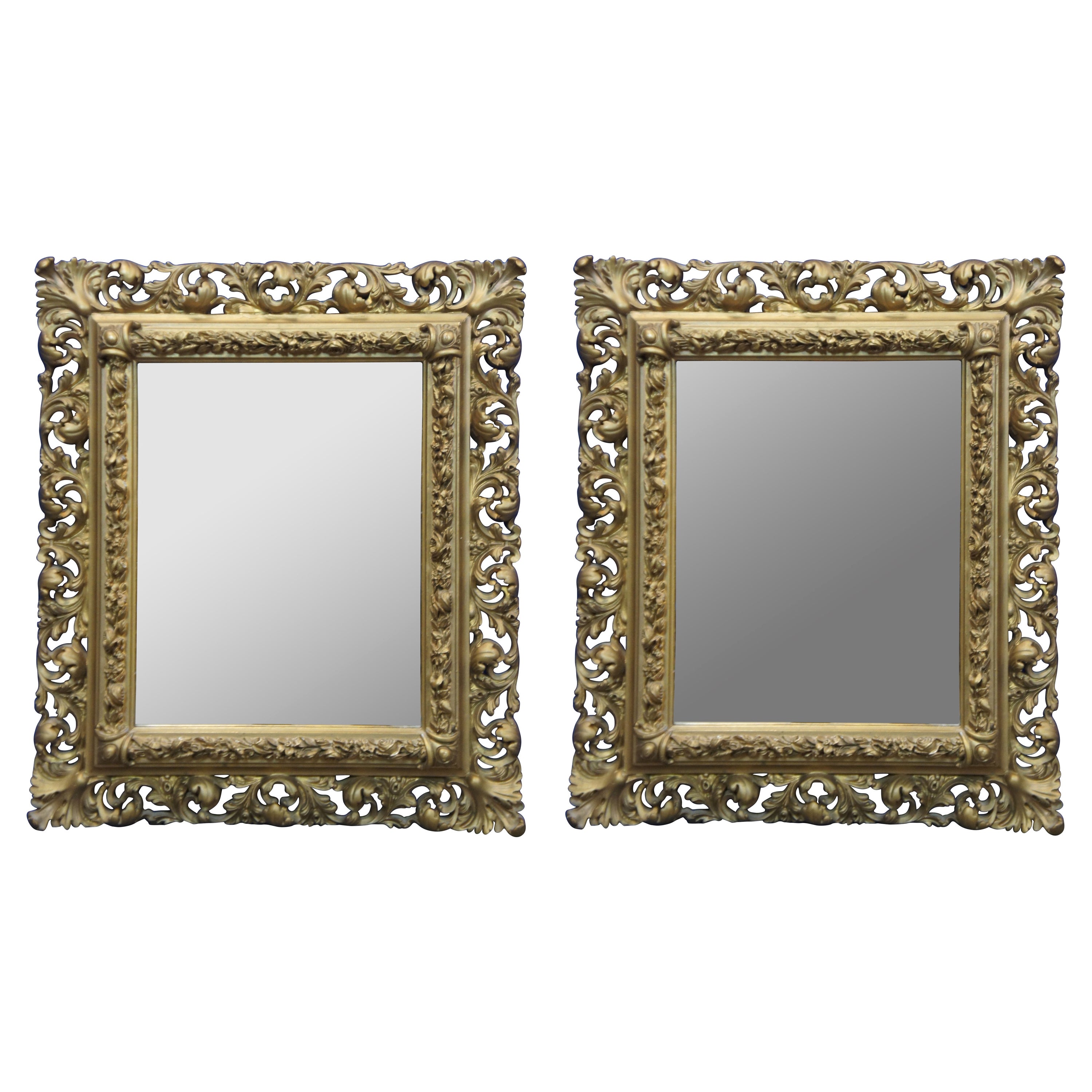 2 miroirs baroques français anciens rococo dorés à l'or percés de feuilles florales en vente