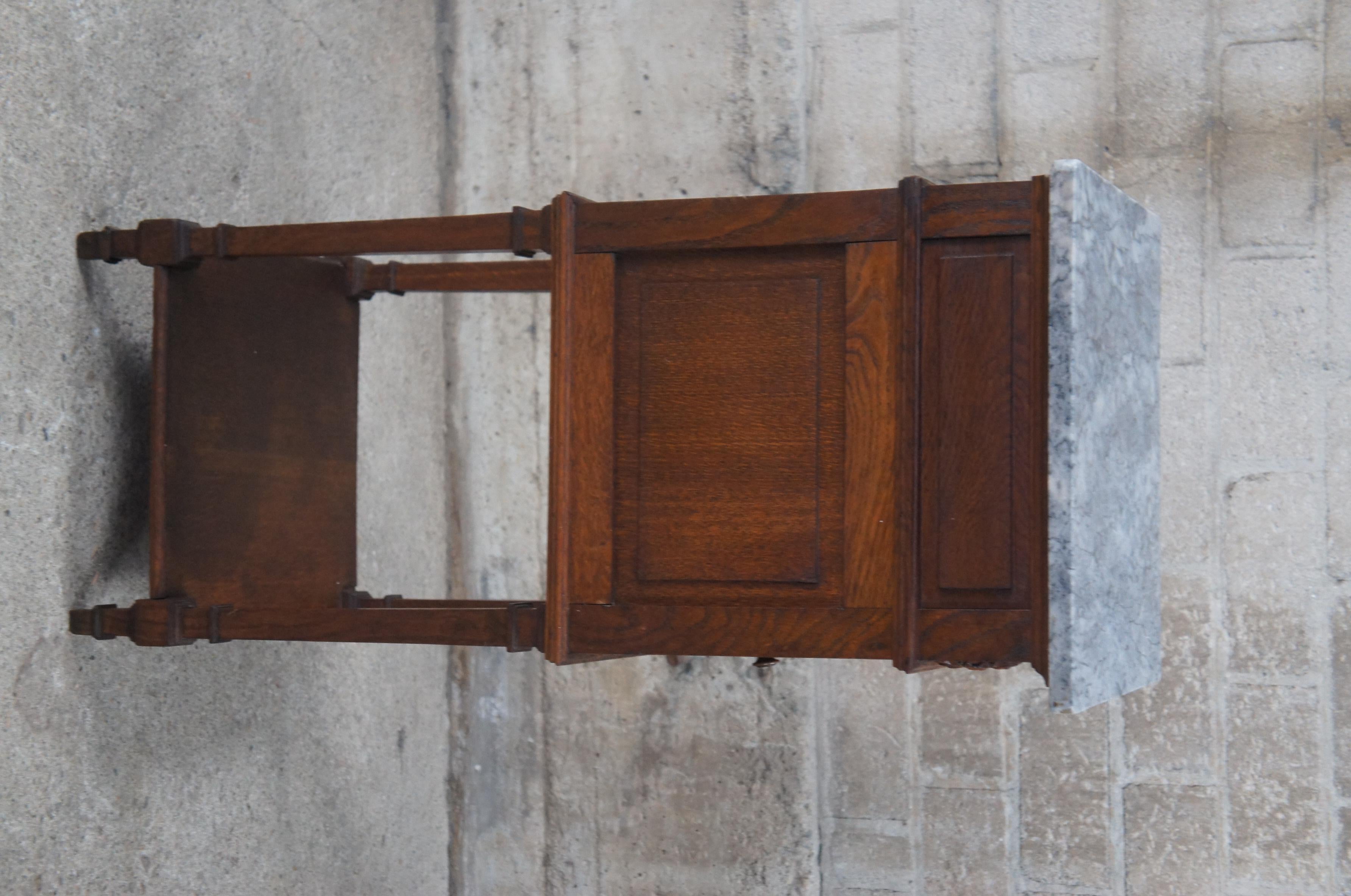 2 tables de nuit néoclassiques françaises anciennes en chêne quart-de-chaussée et marbre pour fumeurs en vente 4
