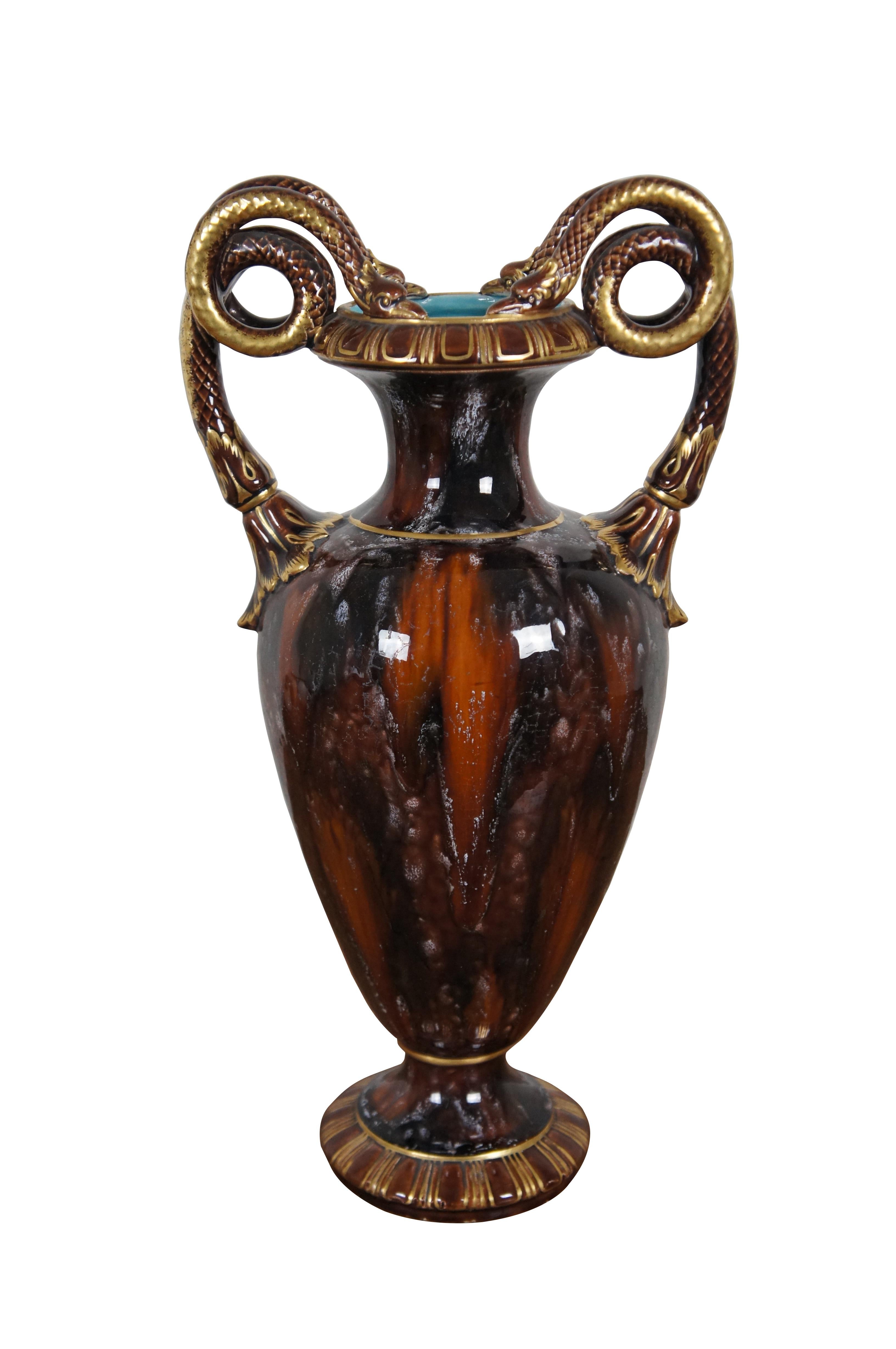 Français 2 vase de cheminée français ancien Sarregumines Majolica serpent de 17 pouces en vente