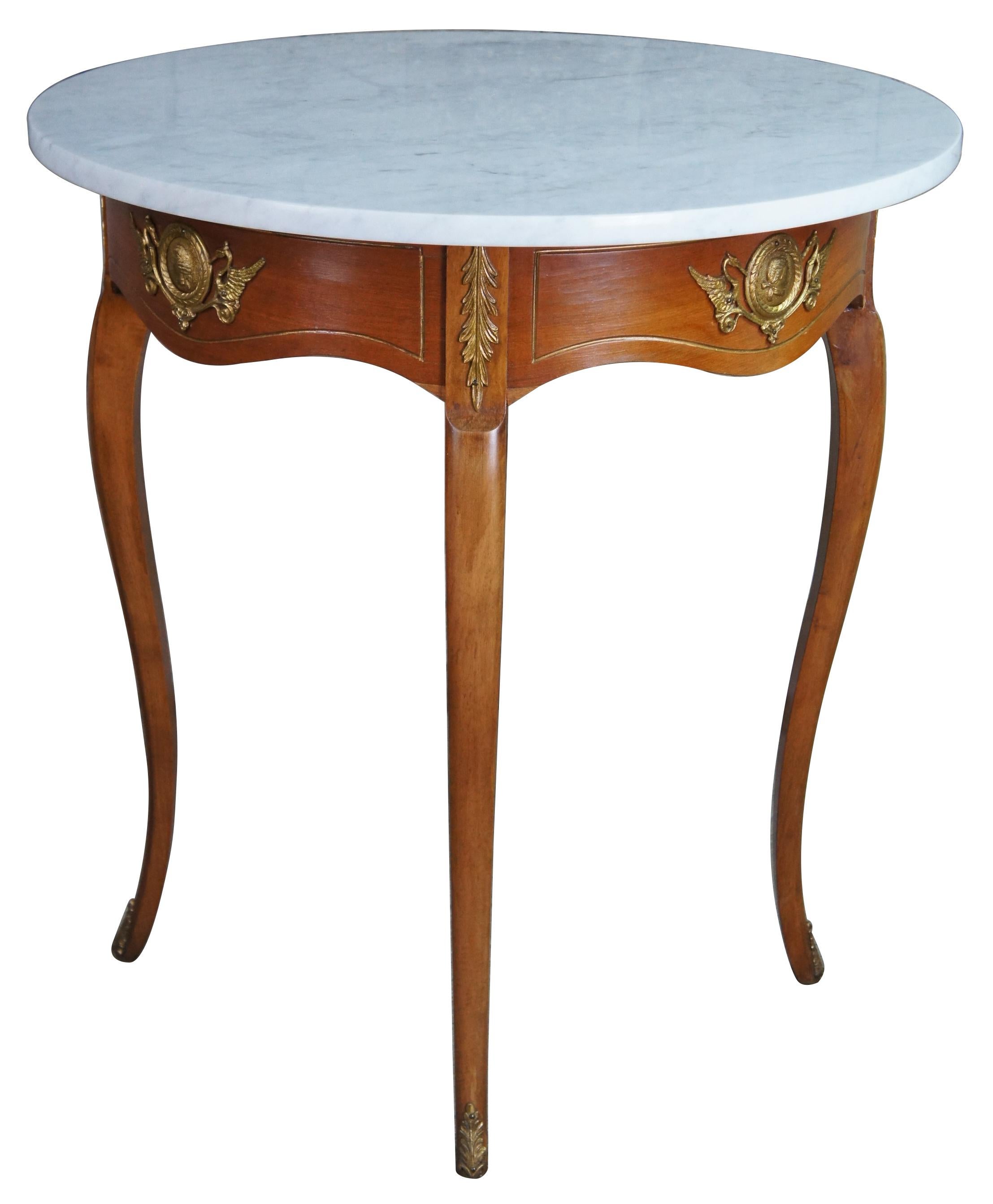 Néoclassique 2 Anciennes tables d'appoint italiennes néoclassiques rondes en marbre et bois fruitier Gueridon en vente