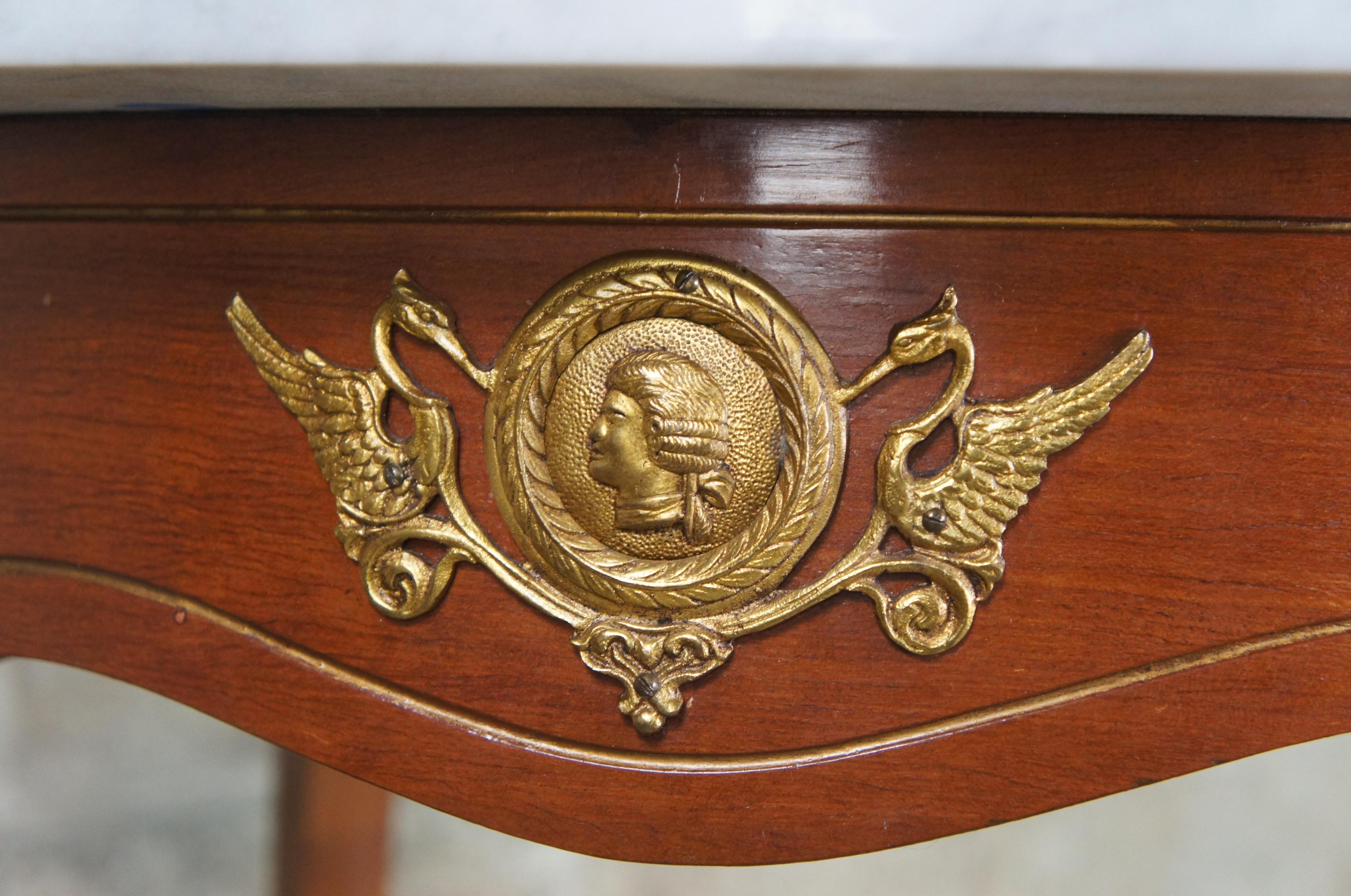 2 Anciennes tables d'appoint italiennes néoclassiques rondes en marbre et bois fruitier Gueridon en vente 1