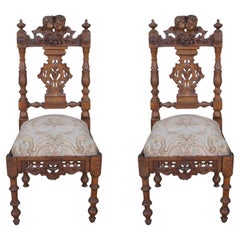 2 Anciennes chaises d'appoint en noyer sculpté Renaissance Revival Paire de chérubins