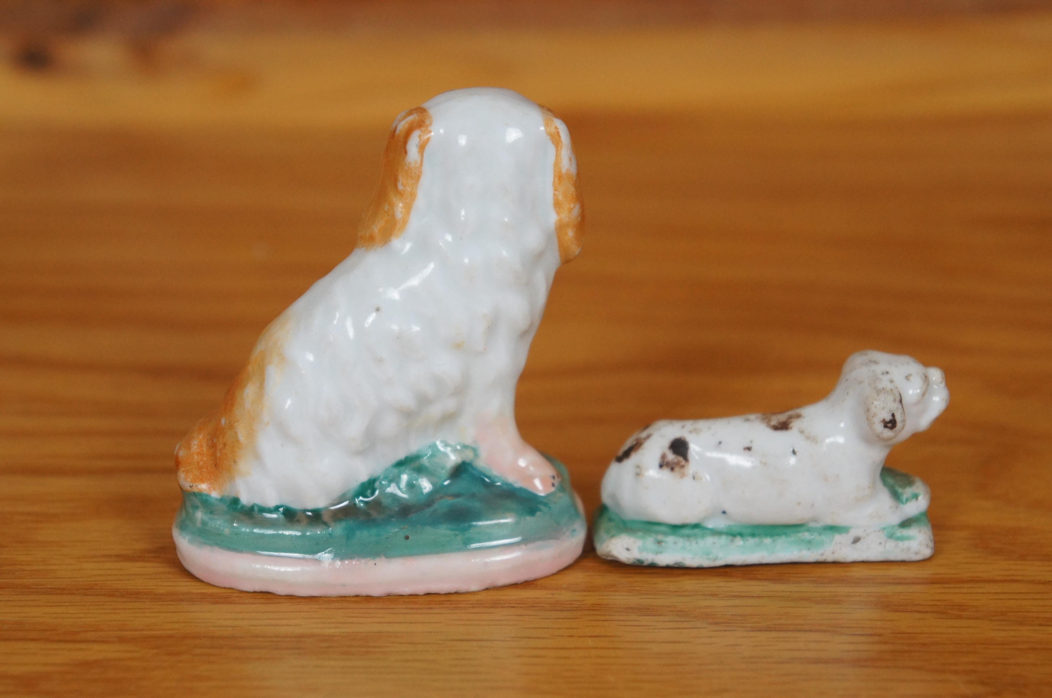 Porcellana 2 Antique Miniature Staffordshire Dogs King Charles Spaniel Bulldog 2