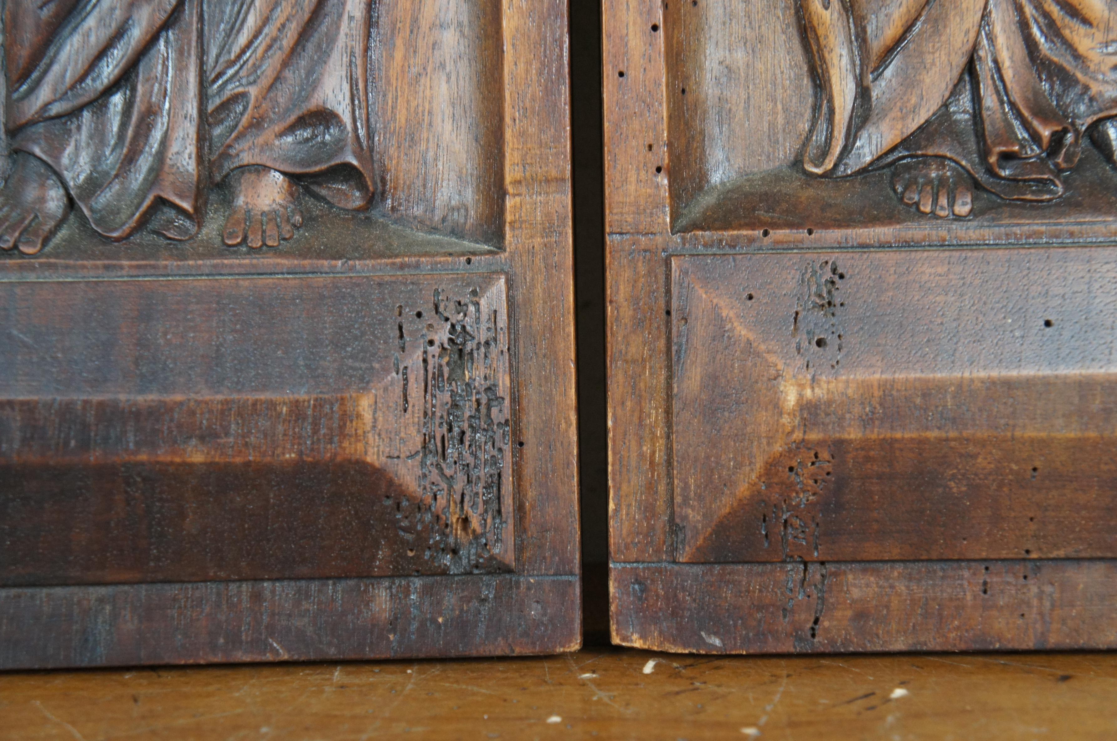 2 antike neoklassische geschnitzte Nussbaum Figural Bas Relief Panels Plaques 21