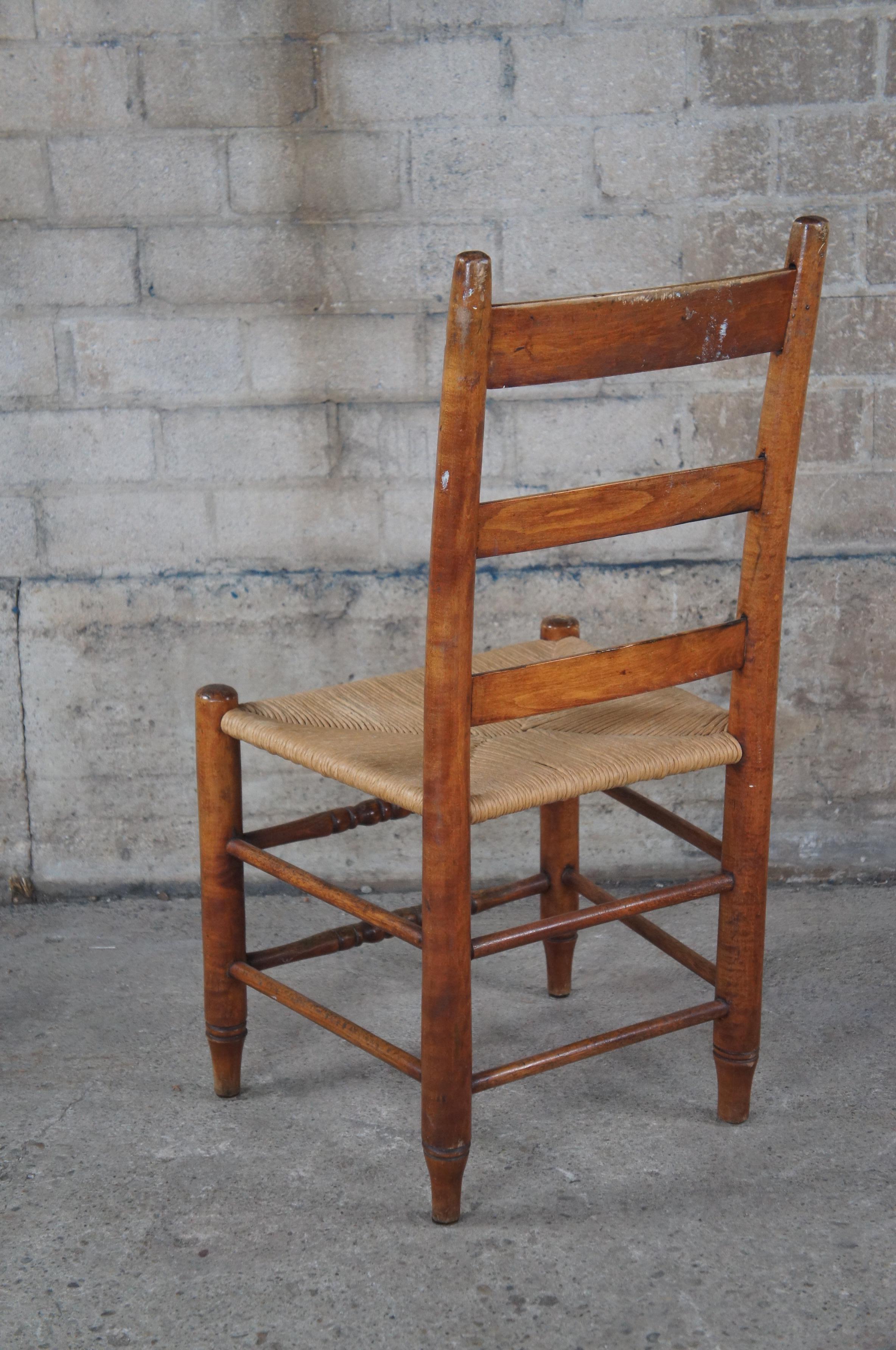 2 Antique Primitive Maple Country Farmhouse Ladderback Rush Side Dining Chairs In Good Condition In Dayton, OH