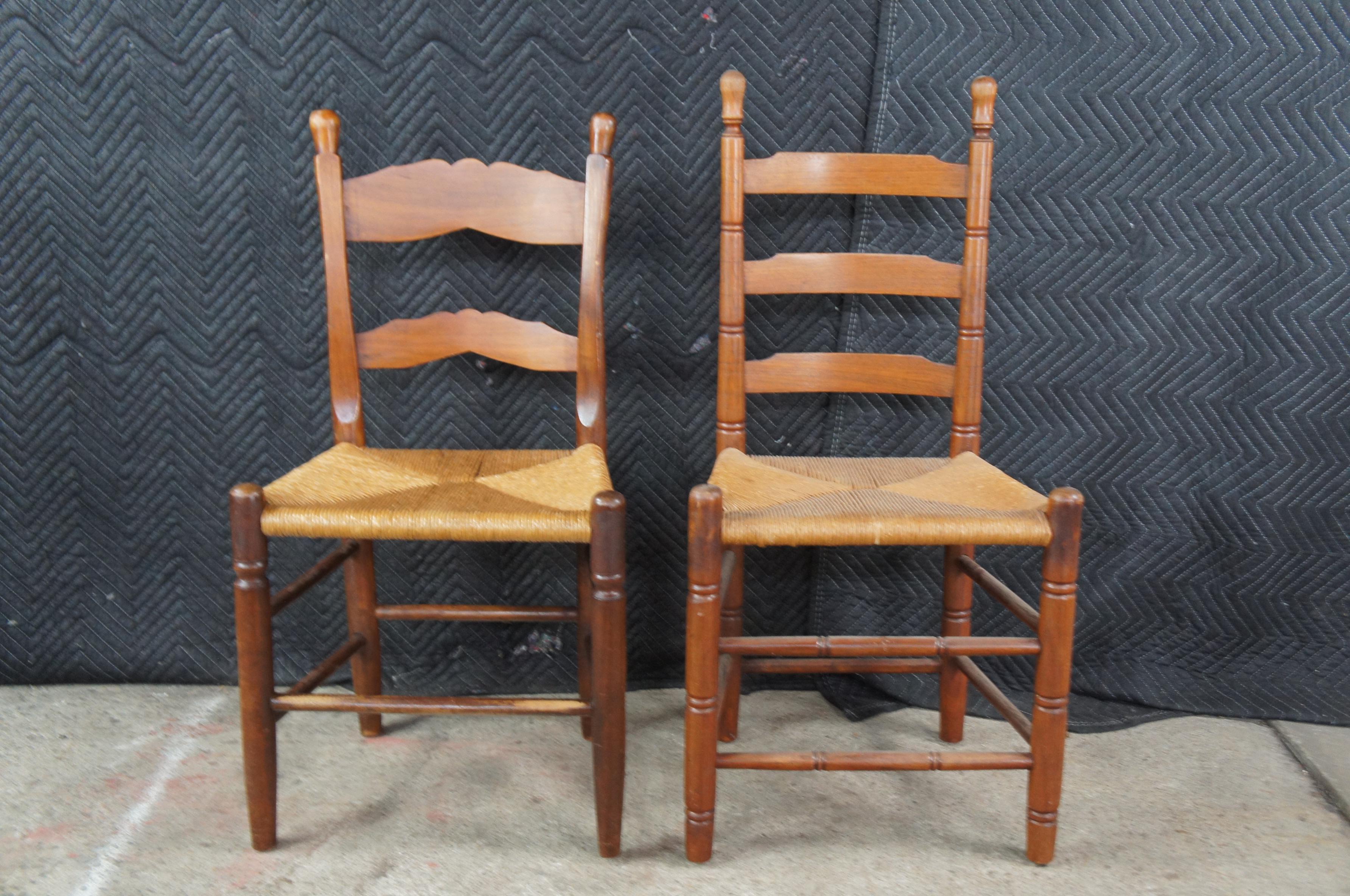 2 Sillas auxiliares de comedor antiguas de caoba estilo Shaker Style con respaldo de escalera Asiento de junco en Bueno estado para la venta en Dayton, OH