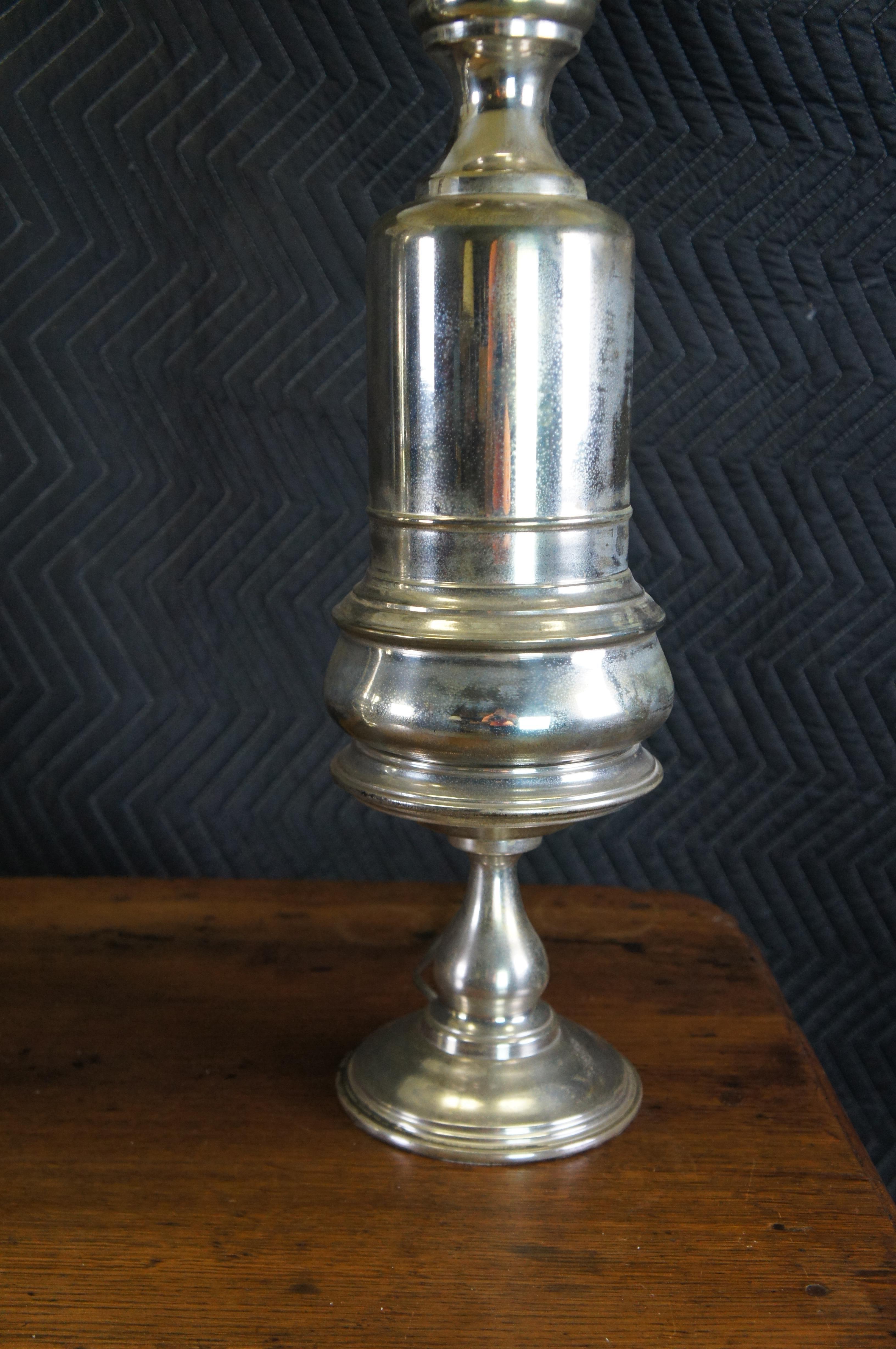 2 lampes à huile converties en urne de cheminée en métal argenté 31 pouces État moyen - En vente à Dayton, OH