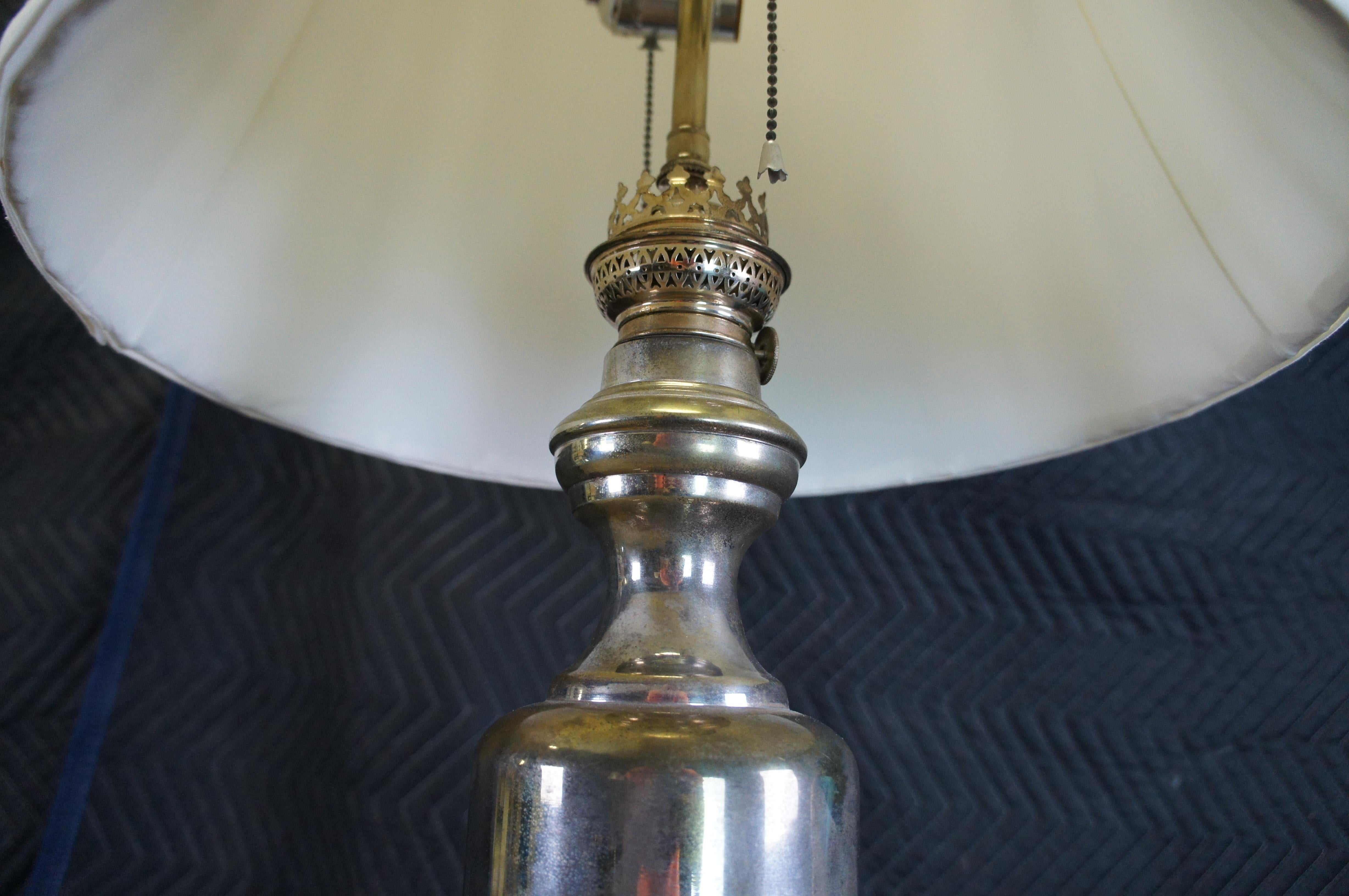 2 lampes à huile converties en urne de cheminée en métal argenté 31 pouces en vente 1