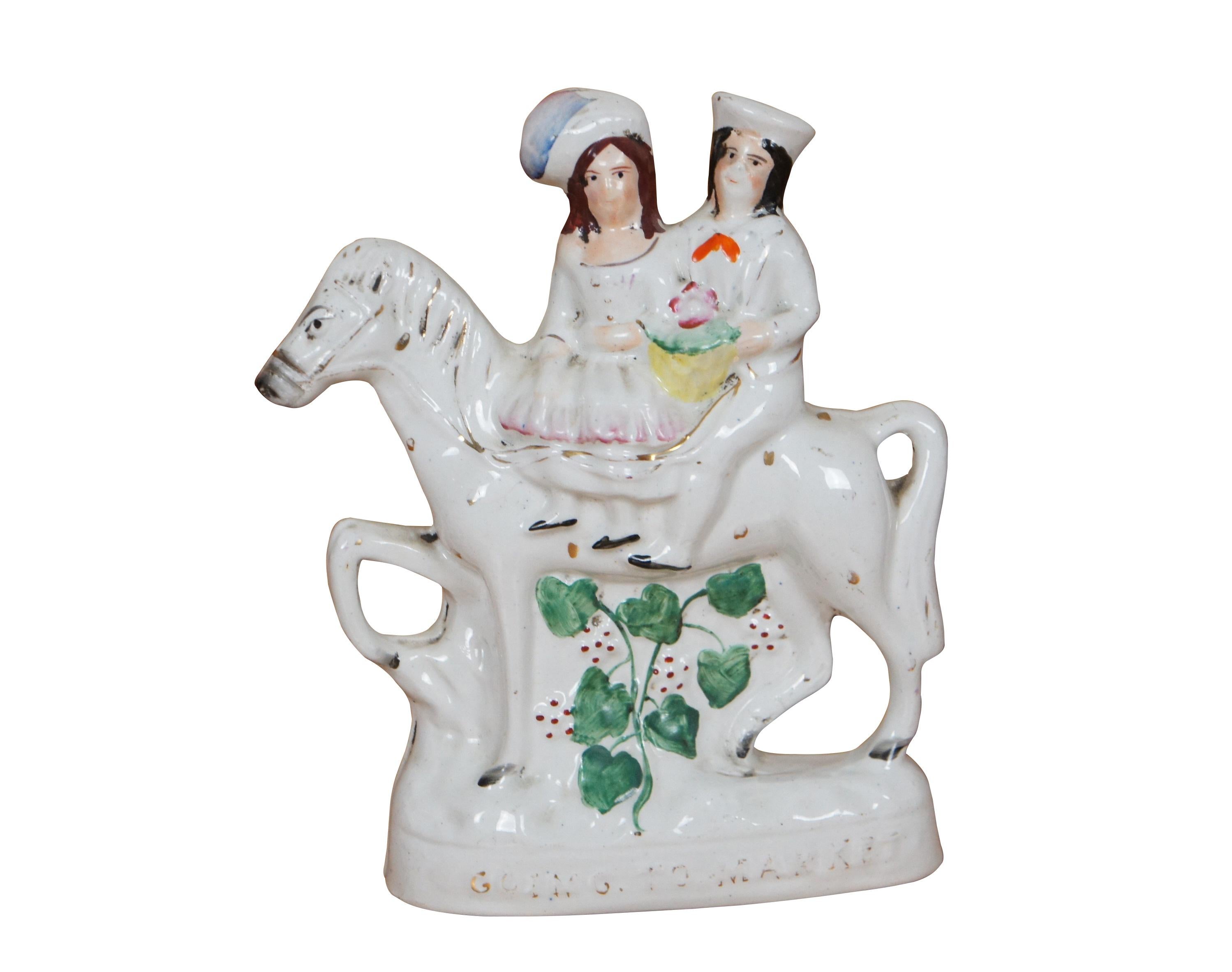 Pareja de figuritas ecuestres para repisa de chimenea de porcelana plana de Staffordshire del siglo XIX tituladas 