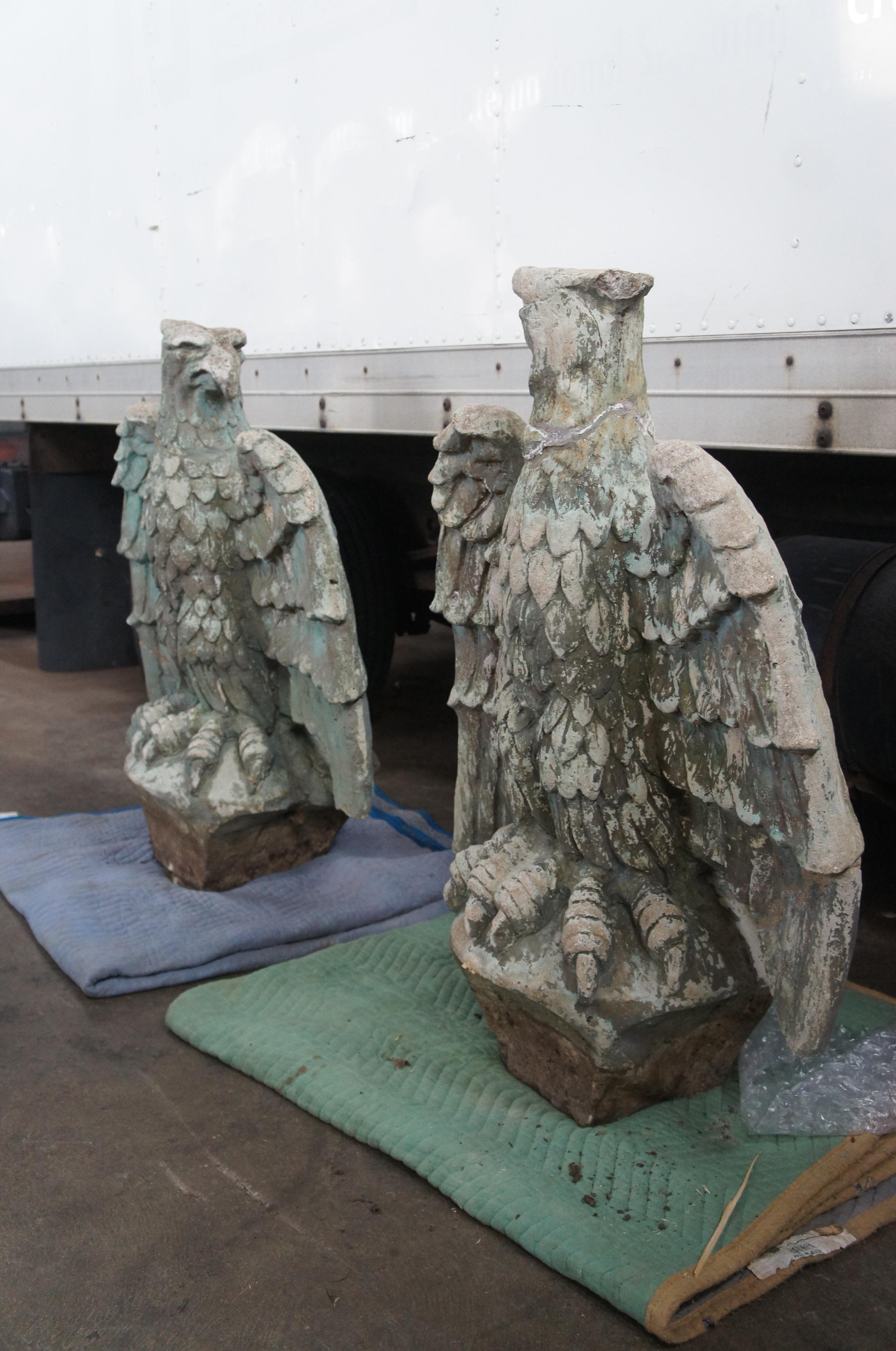 2 Antique Stone Ornamental Garden Opposing Eagle Sculptures Statue Pair In Good Condition In Dayton, OH