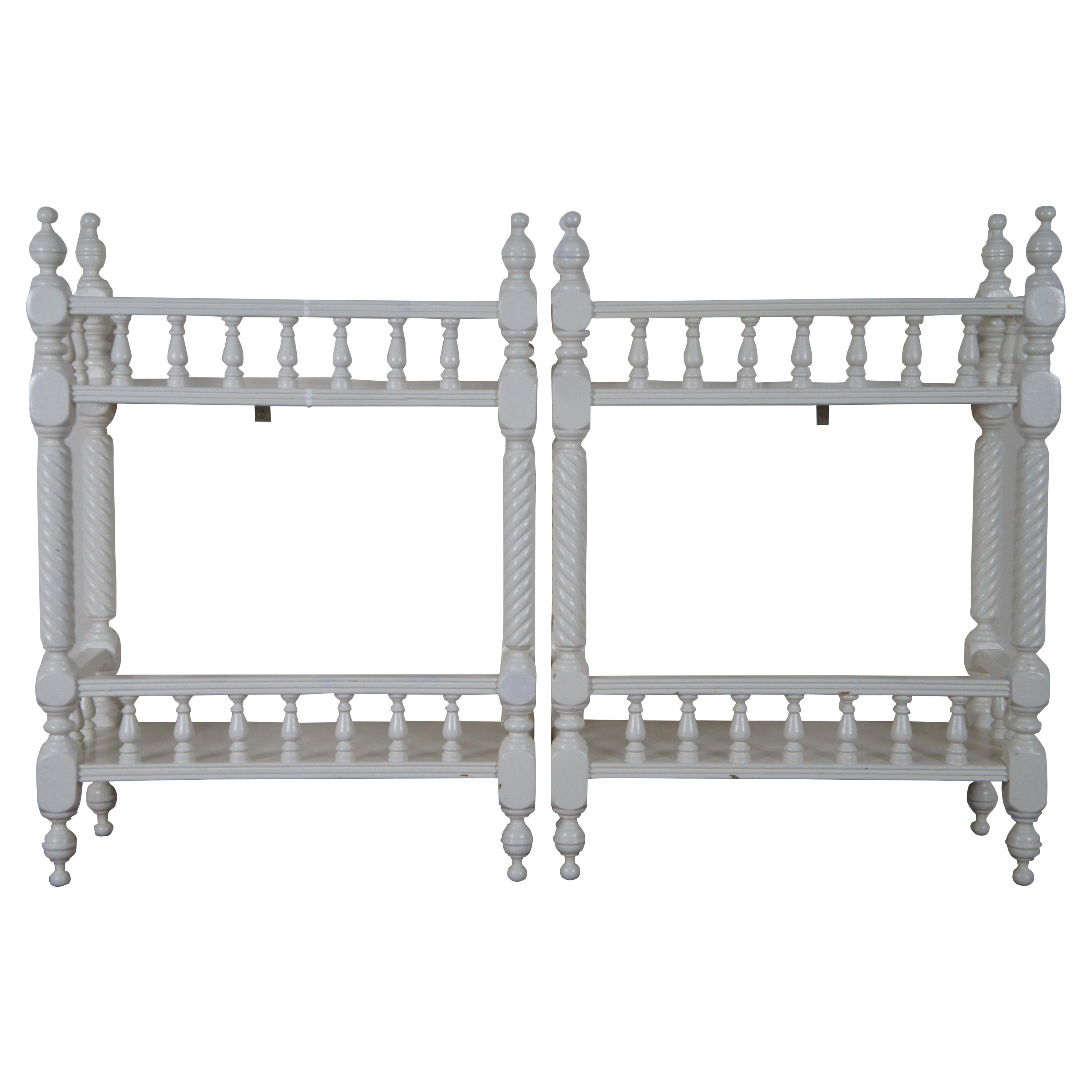 2 Antichi stand Etagere bianchi intagliati vittoriani Librerie scaffali a muro Boho Chic