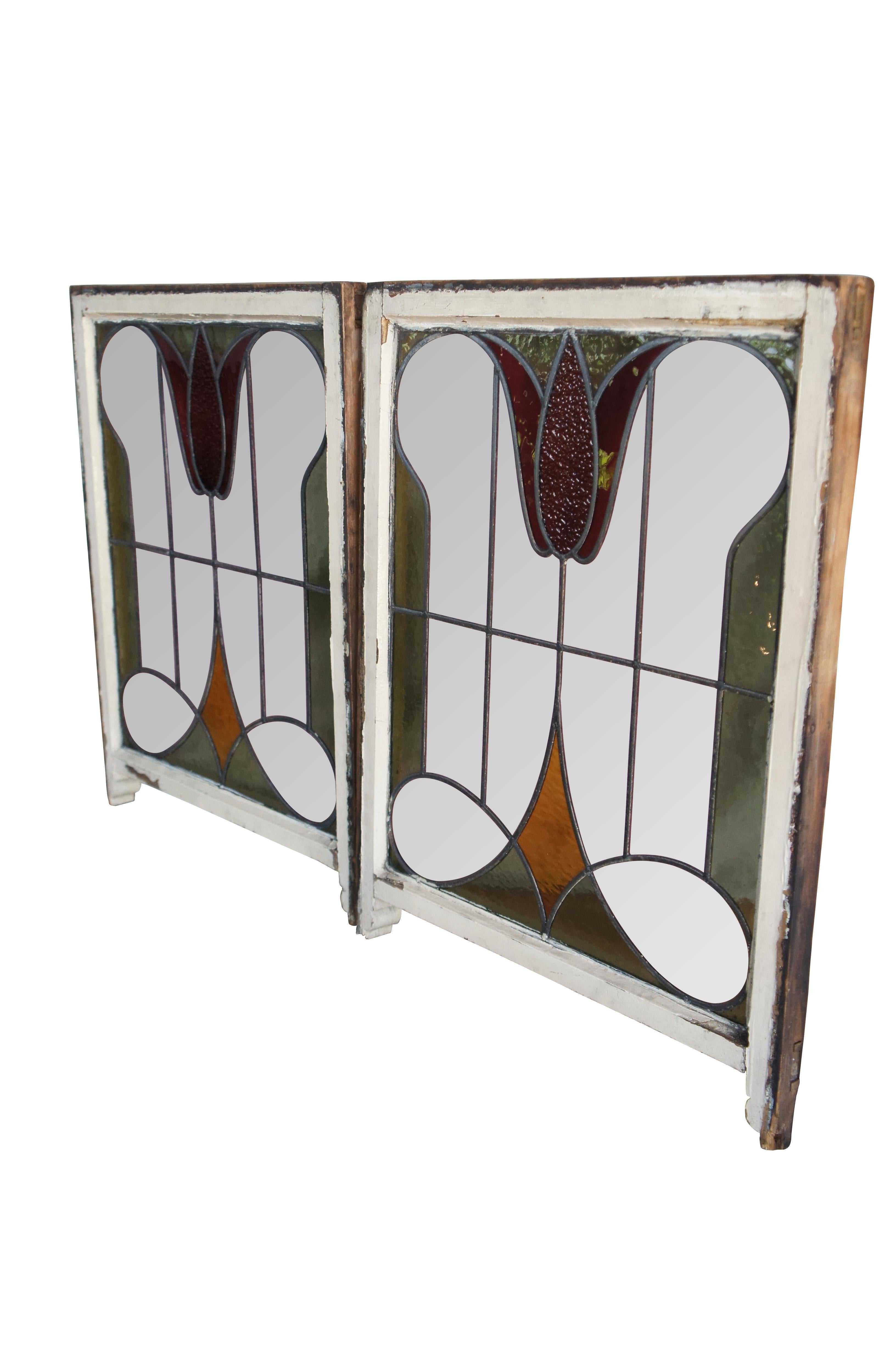 2 Vidrieras antiguas victorianas emplomadas de tulipanes Architectural Salvage 32 Victoriano en venta