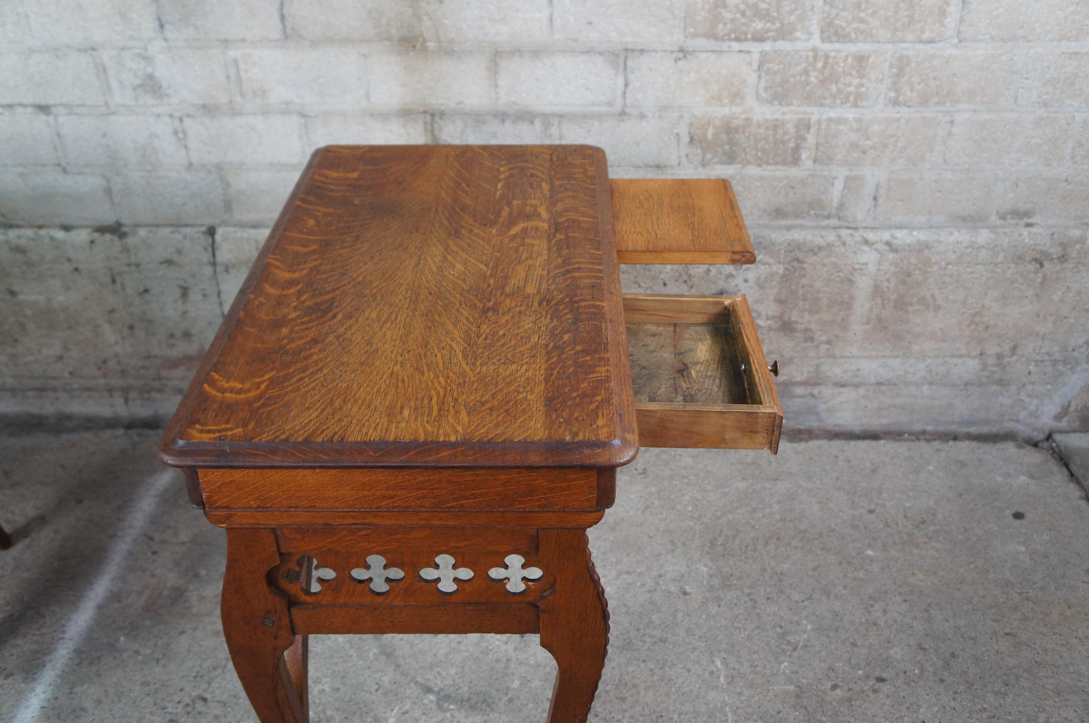 XIX secolo 2 Scrivanie antiche vittoriane in Oak Quartersawn, pieghevoli, Mission Campaign.