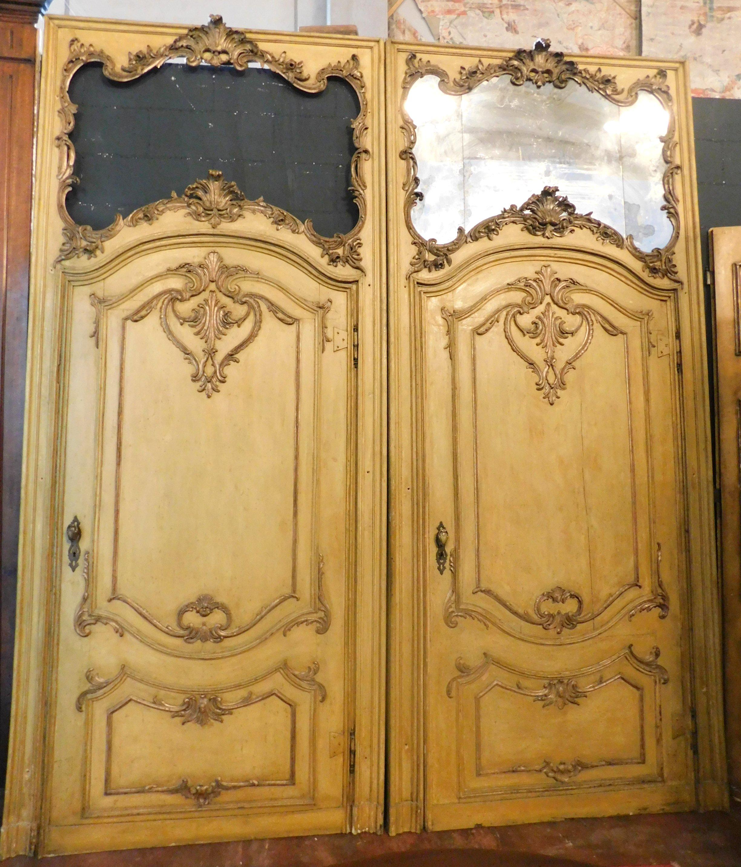 18th Century 2 Antiques Baroque Doors Lacquered Yellow and Gilded, Mirror Updoor, 1700 Italy For Sale