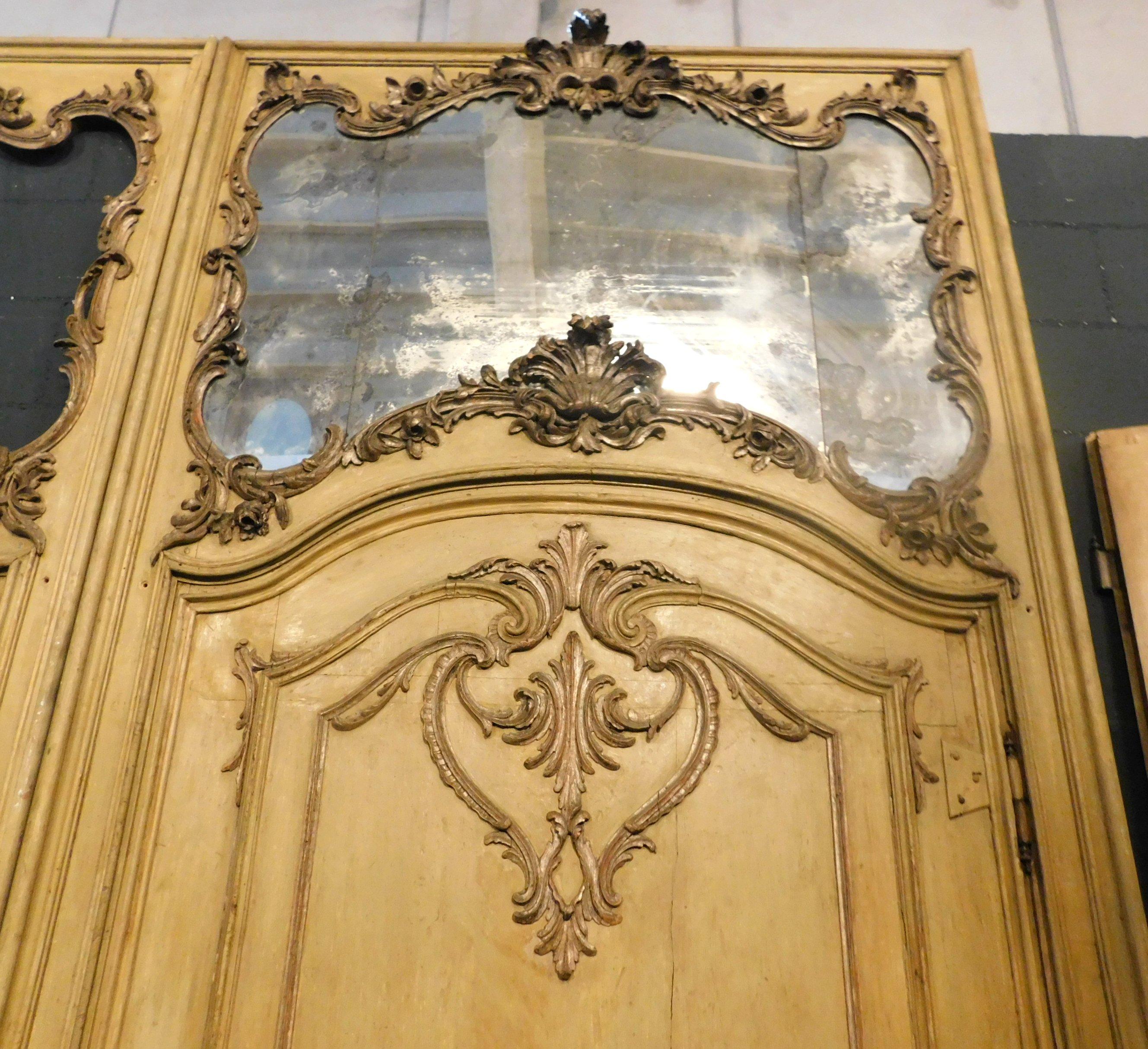 2 Antiques Baroque Doors Lacquered Yellow and Gilded, Mirror Updoor, 1700 Italy For Sale 1