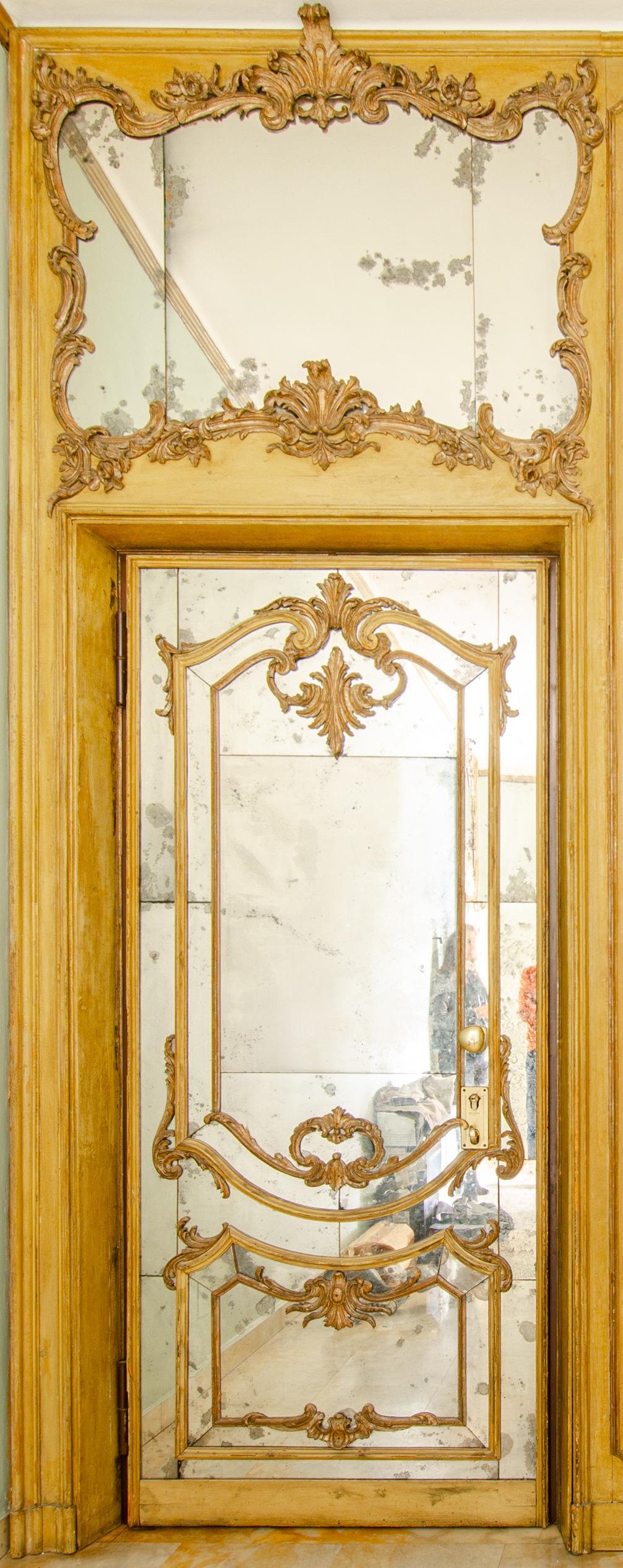 Italian 2 Antiques Baroque Mirrors Doors Lacquered Gilded Mirror Updoor, 1700, Italy