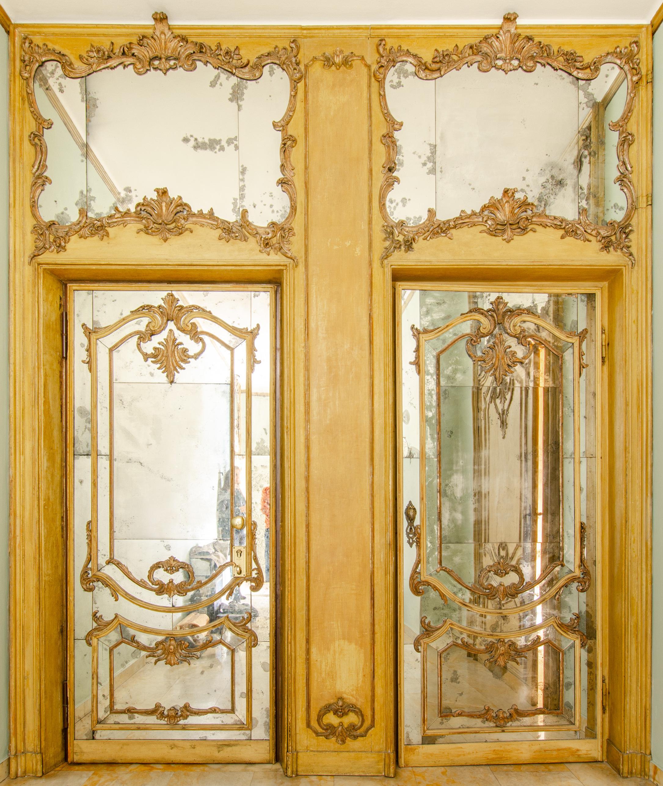 Hand-Painted 2 Antiques Baroque Mirrors Doors Lacquered Gilded Mirror Updoor, 1700, Italy