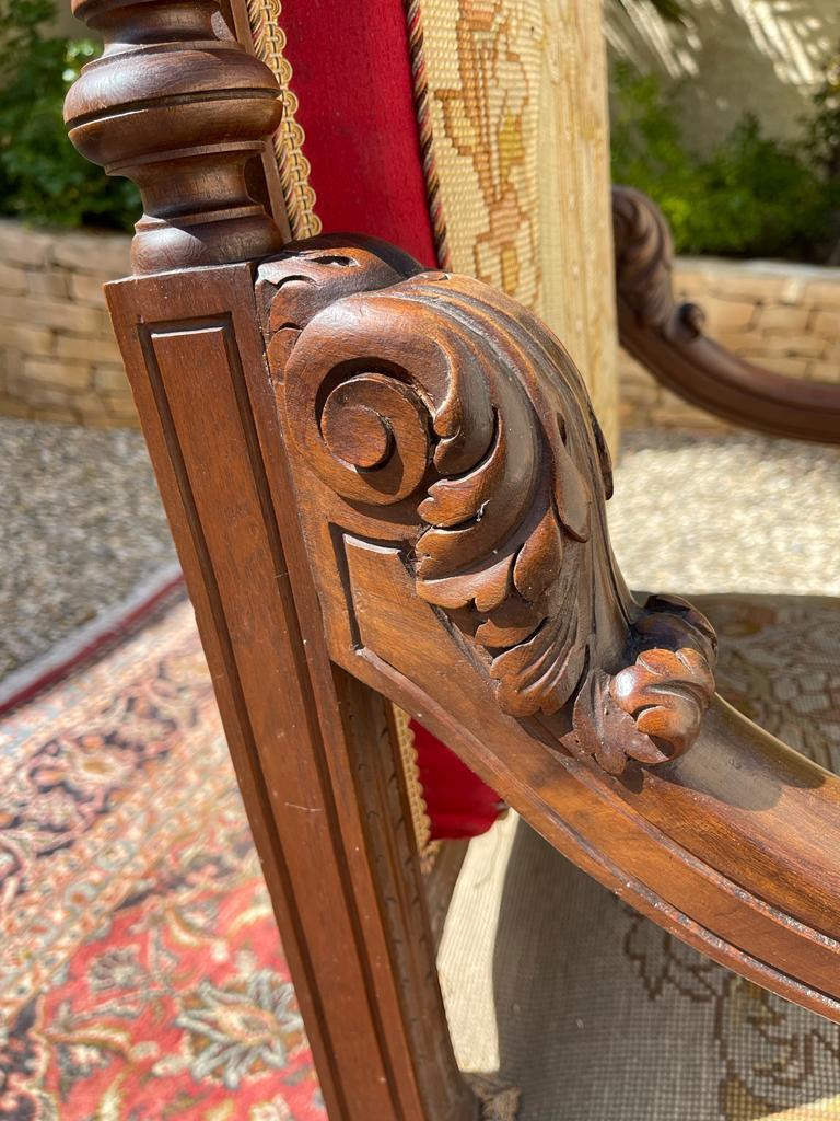 2 poltrone e 2 sedie in stile rinascimentale in noce 5