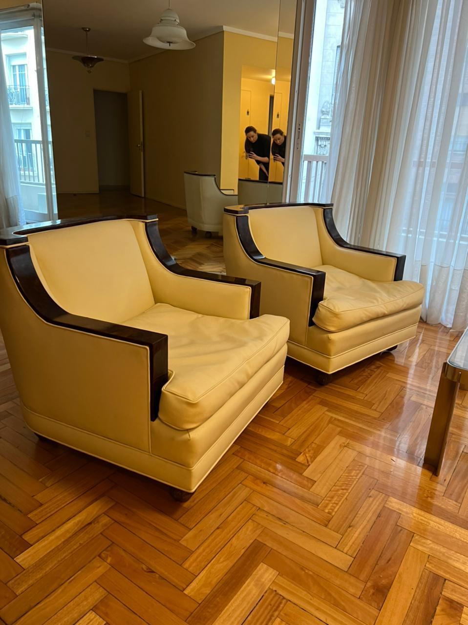 2 Sessel Art Deco
Jahr 1920
MATERIALIEN : Holz und Leder
Land: Französisch
Elegante und anspruchsvolle Sessel.
Sie wollen in den goldenen Jahren leben, das sind die Sessel, die Ihr Projekt braucht.
Wir haben uns seit 1982 auf den Verkauf von Art