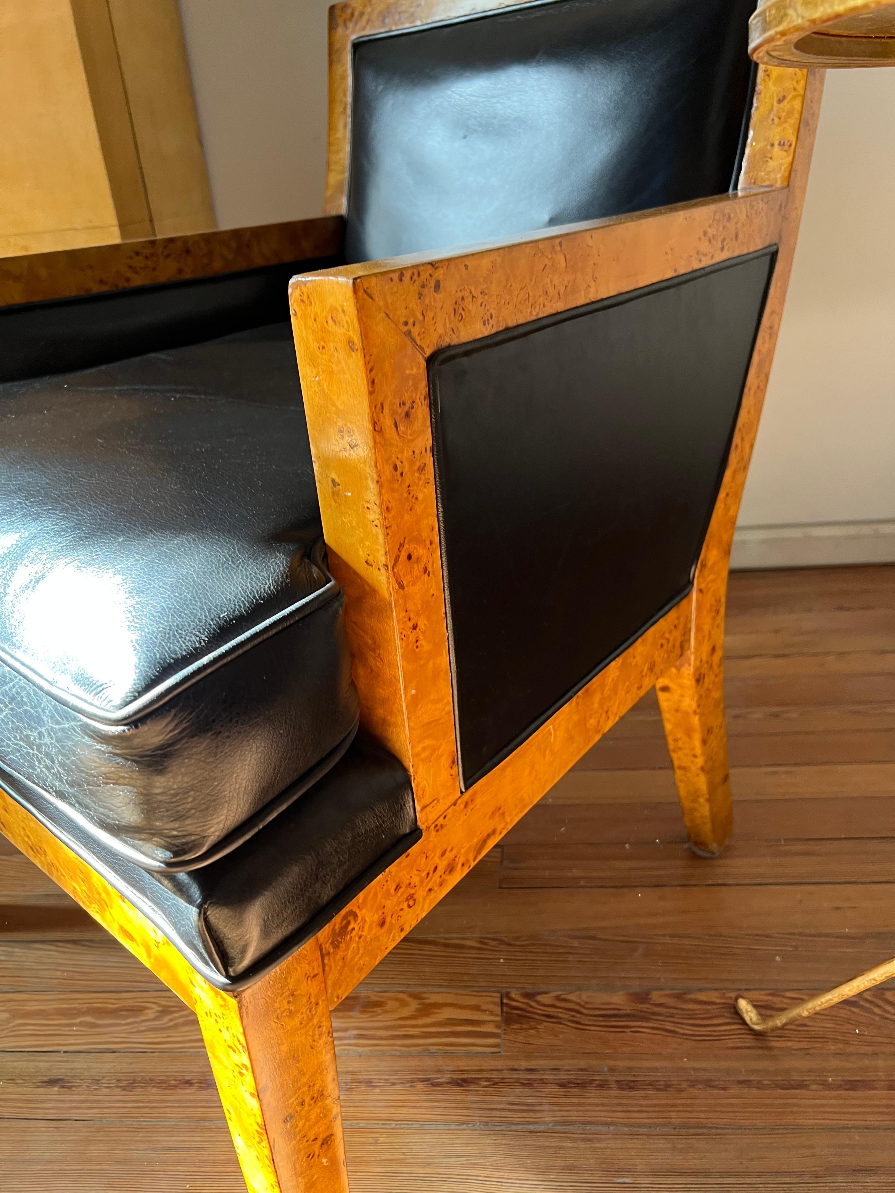 2 Sessel Art Deco
Jahr 1930
MATERIALIEN : Holz und Leder
Land: Französisch
Elegante und anspruchsvolle Sessel.
Sie wollen in den goldenen Jahren leben, das sind die Sessel, die Ihr Projekt braucht.
Wir haben uns seit 1982 auf den Verkauf von Art