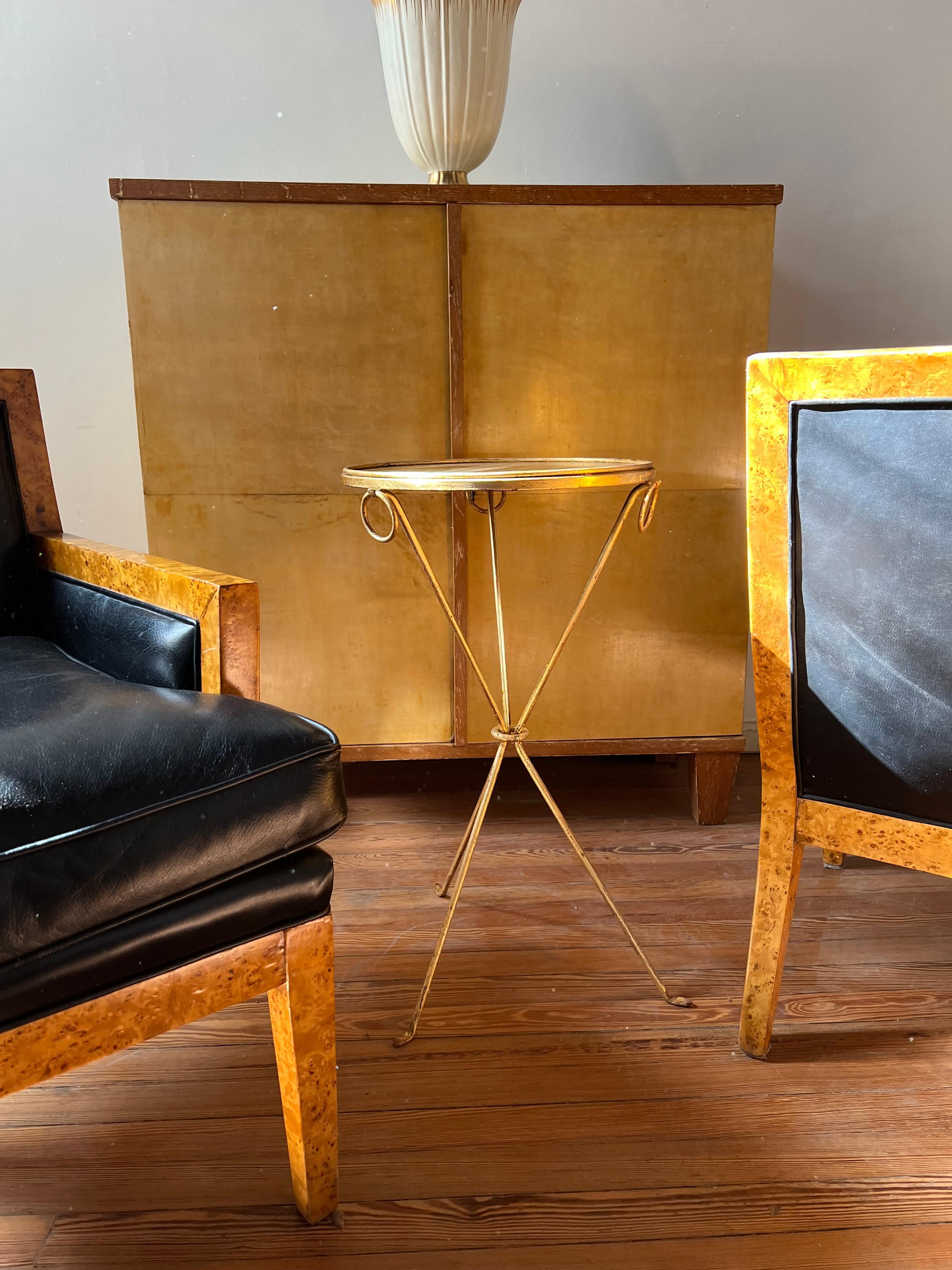 Cuir 2 fauteuils Art déco en cuir et bois, France, 1930 en vente