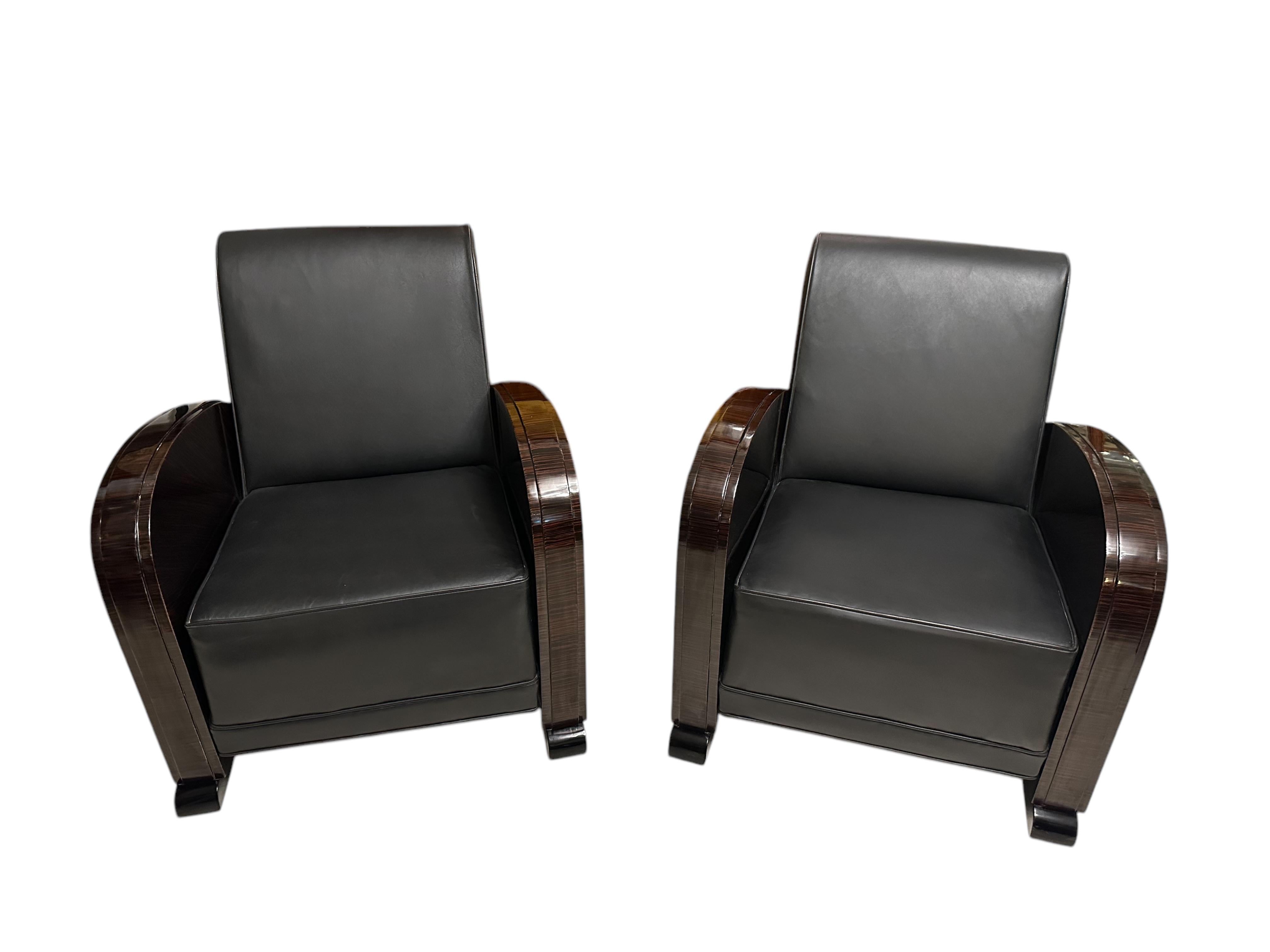 2 Armchairs Art Deco

Year 1920
Materials : Wood 
Country: French and Leather
Elegant and sophisticated armchairs.
You want to live in the golden years, these are the armchairs your project needs.
We have specialized in the sale of Art Deco and Art