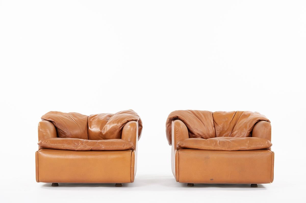 Set of 2 armchairs by famous Italian designer Alberto Rosselli, edited in 1970 by Saporiti. Model Confidential. 
Fantastic leather patina, and beautiful shapes from front and back.
 