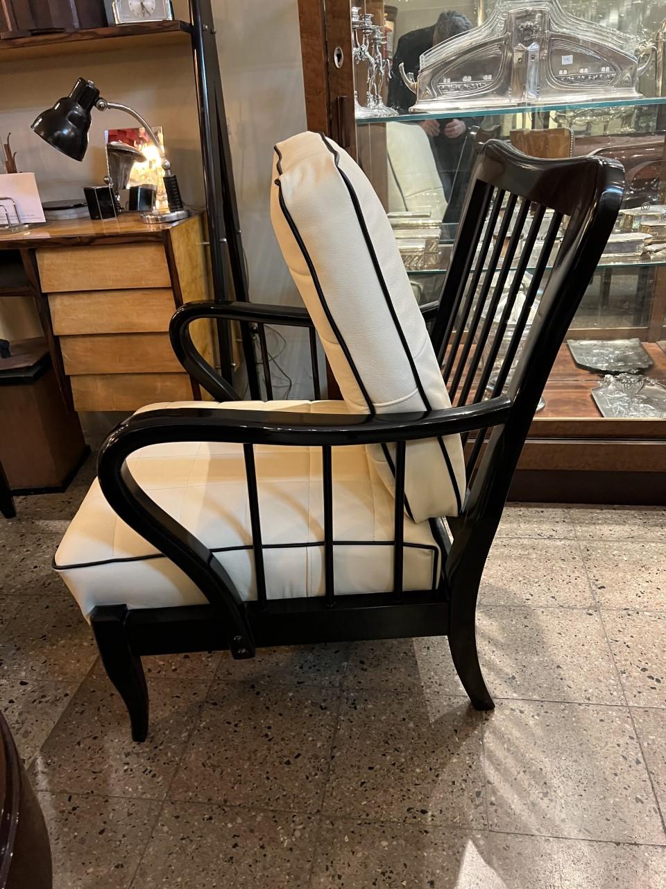 2 fauteuils en cuir attribués à Paolo Buffa en vente 4