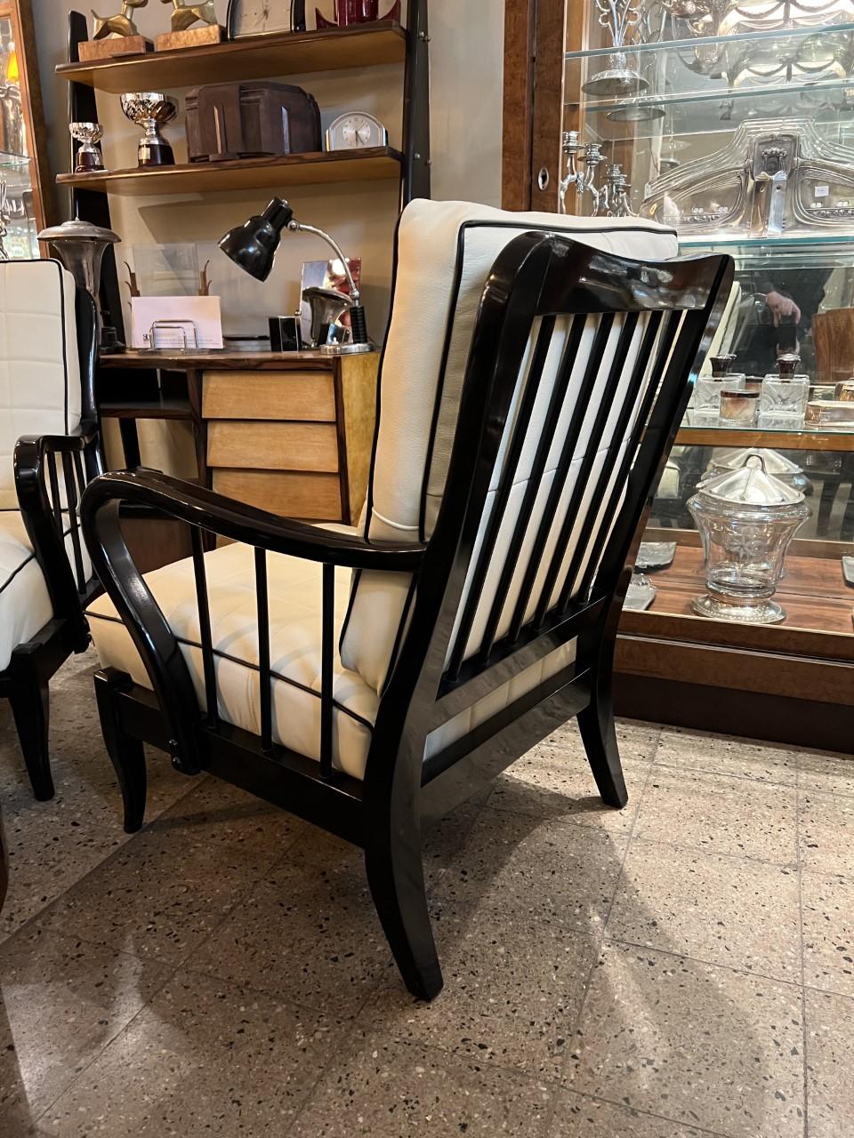 2 fauteuils en cuir attribués à Paolo Buffa en vente 2
