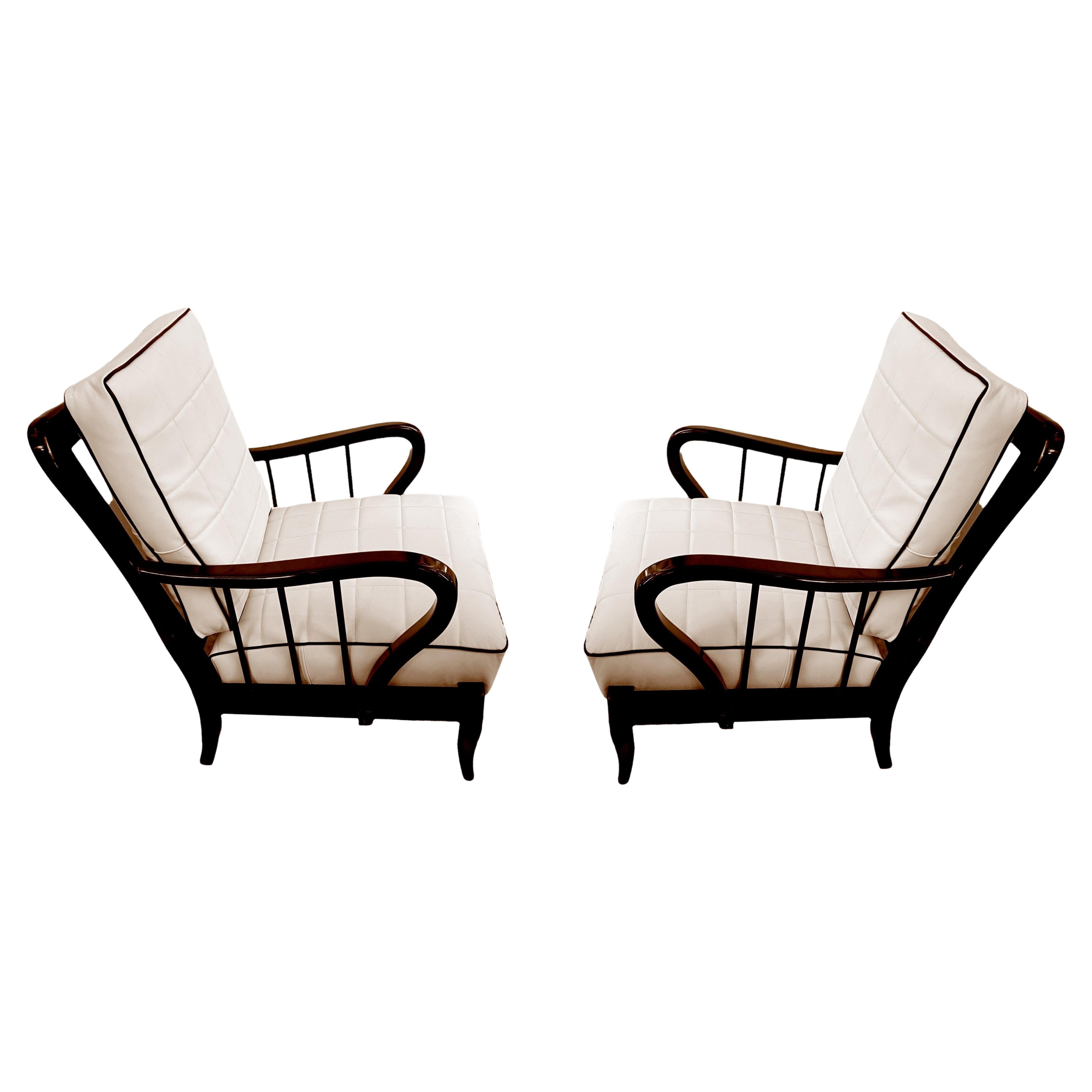 2 fauteuils en cuir attribués à Paolo Buffa en vente