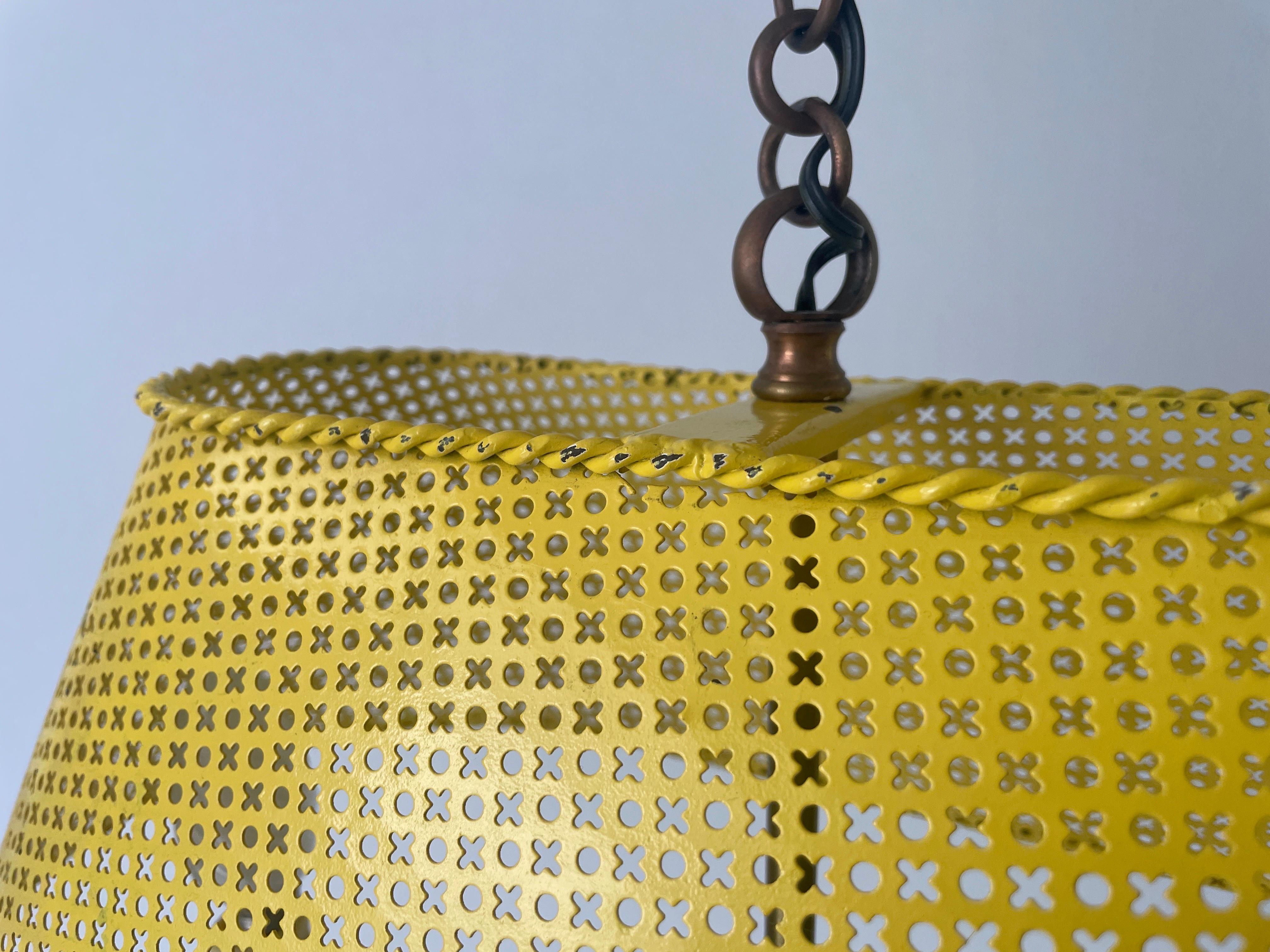 Metà XX secolo Lampada da soffitto francese a 2 bracci con grande paralume giallo, anni '50, Francia in vendita