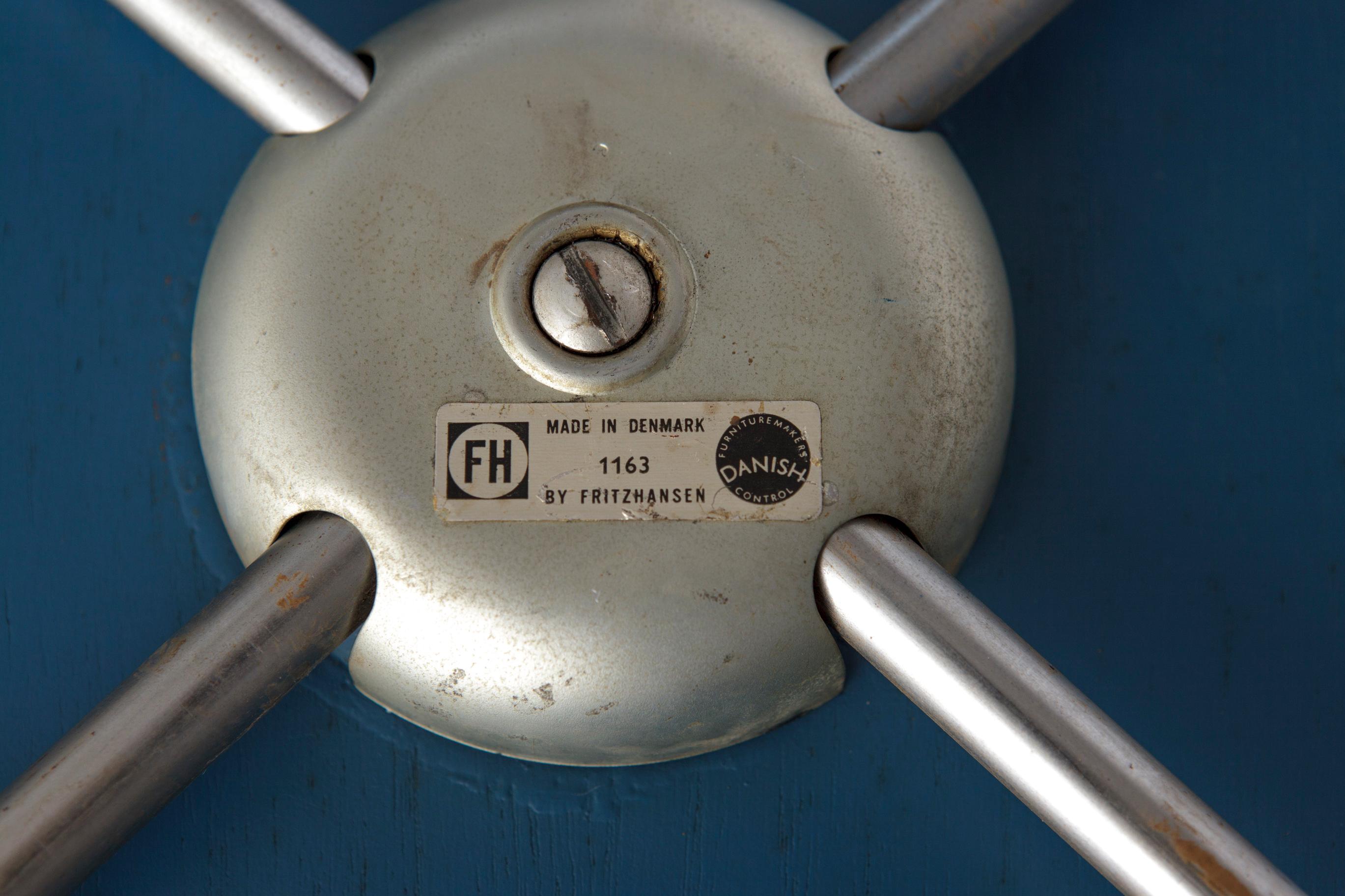 2 Arne Jacobsen Serie 7 Stühle - Model No. 3107 - Fritz Hansen Vintage 1950s Dining (Metall) im Angebot