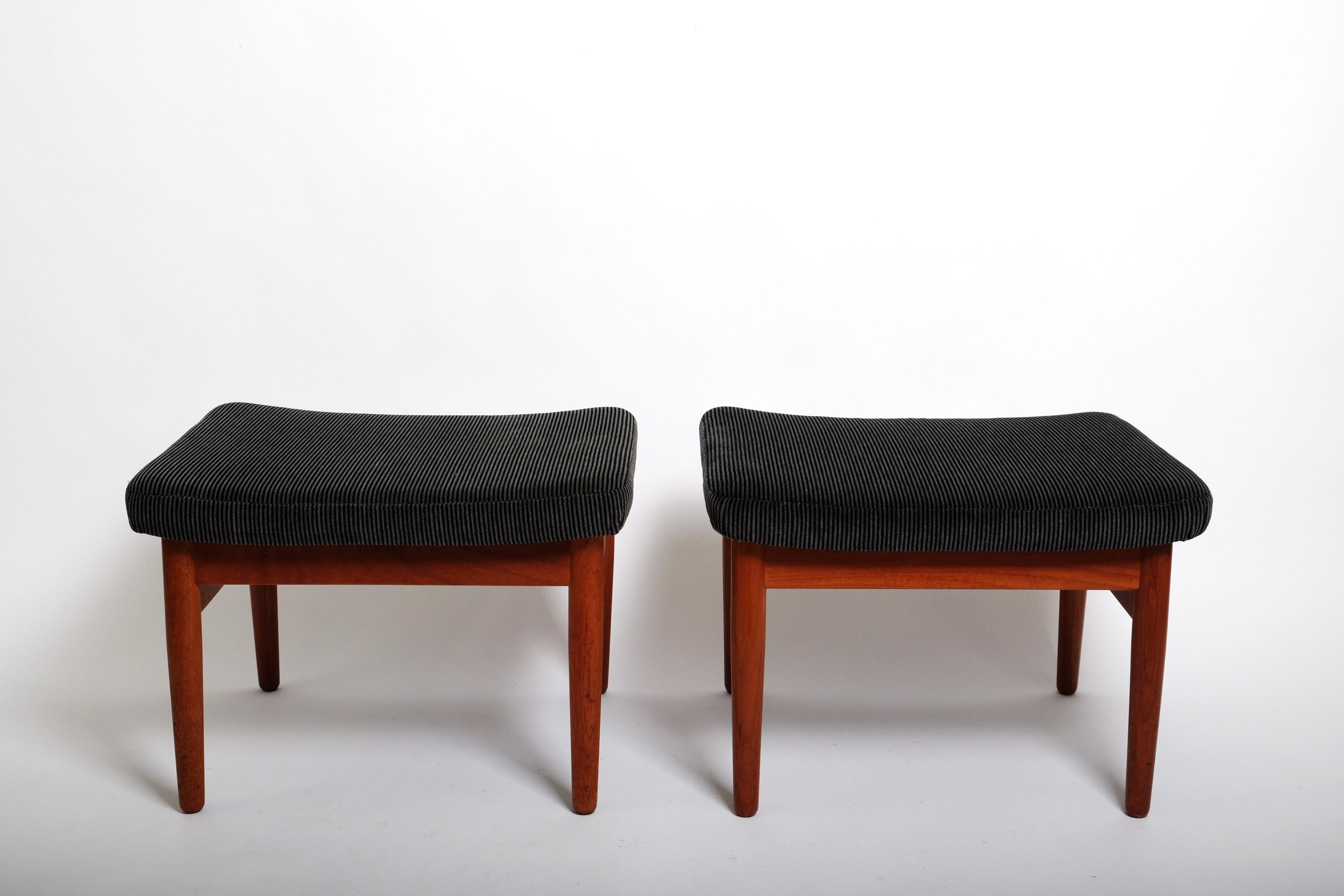 Two Mid-Century Stools by Arne Vodder FD164 Ottomans France & Son, Denmark 1960s In Good Condition For Sale In München, BY
