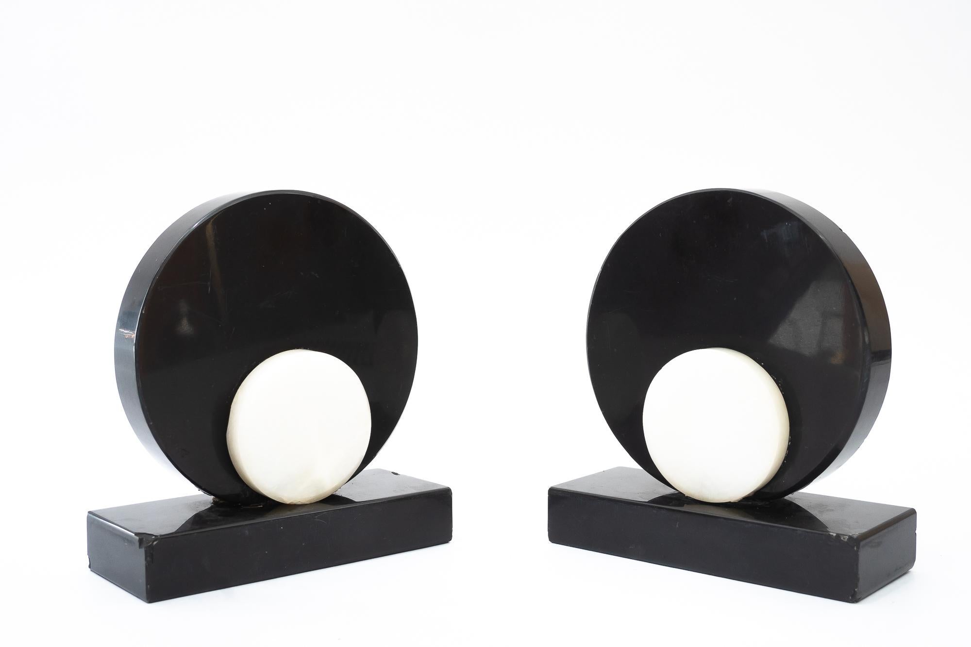 Early 20th Century 2 Art Deco bookends marble around 1920s For Sale